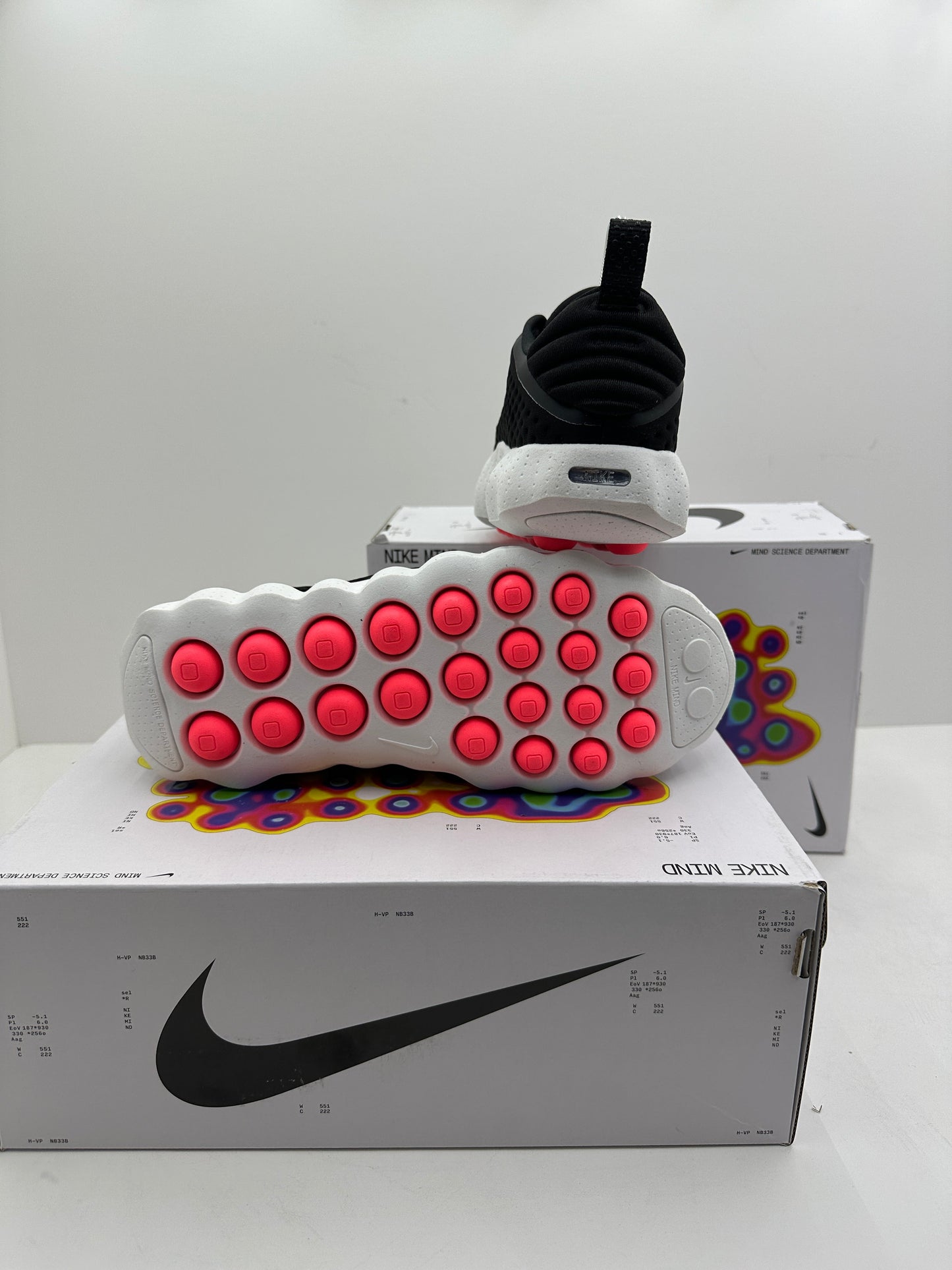 NIKE MIND BLACK & WHITE