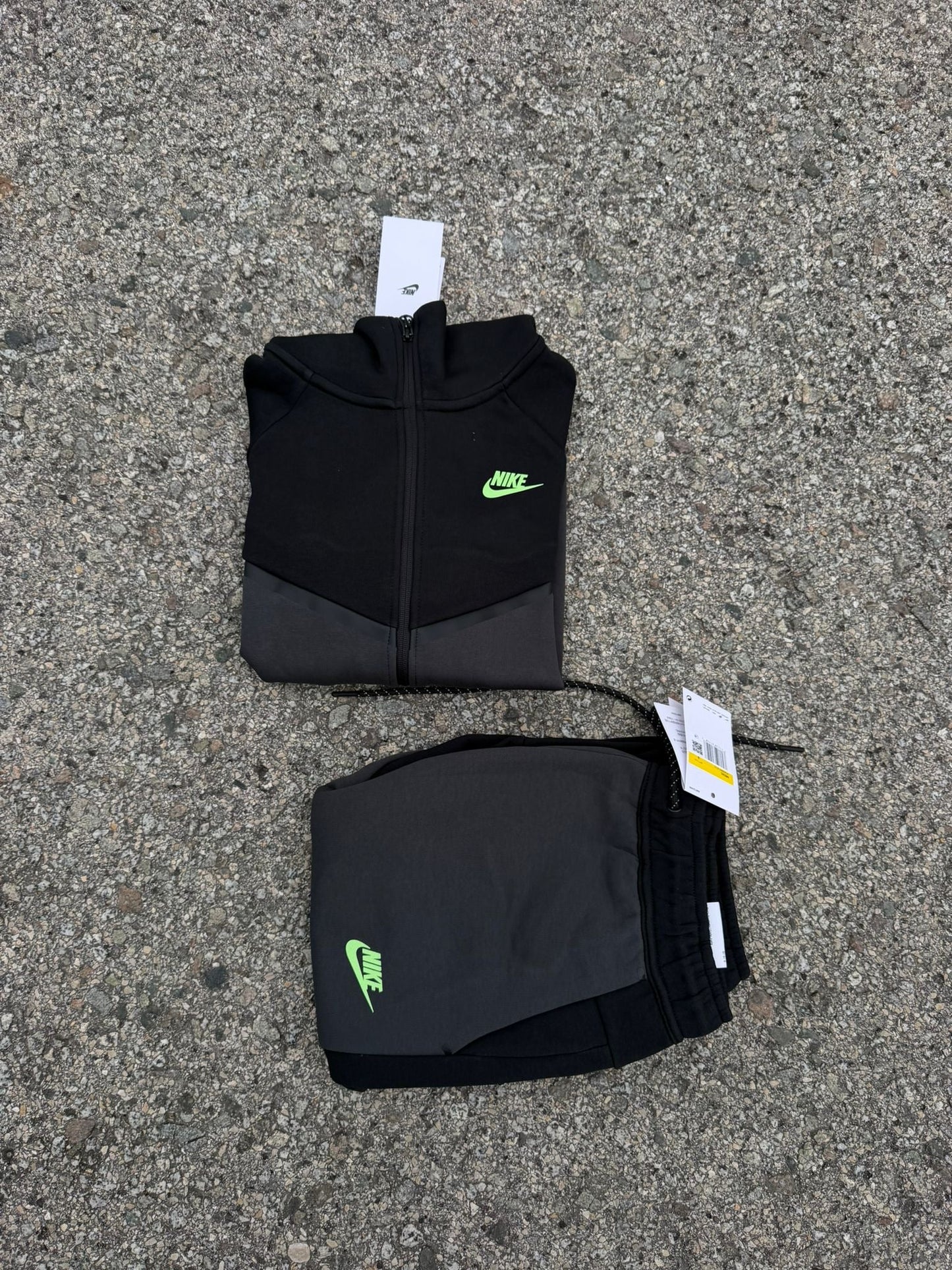 NIKE TECH