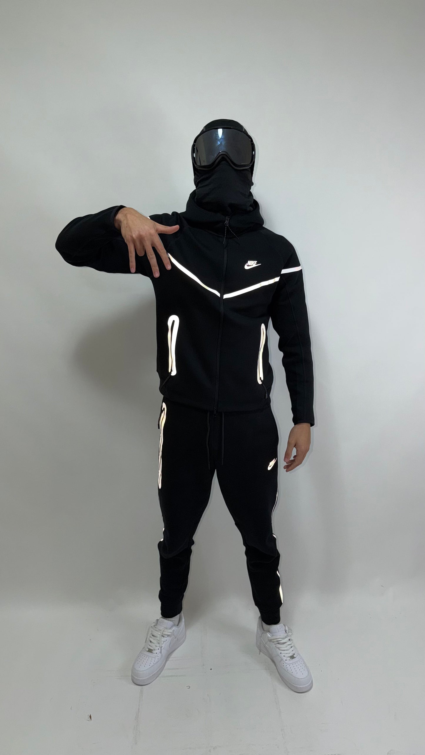 NIKE TECH