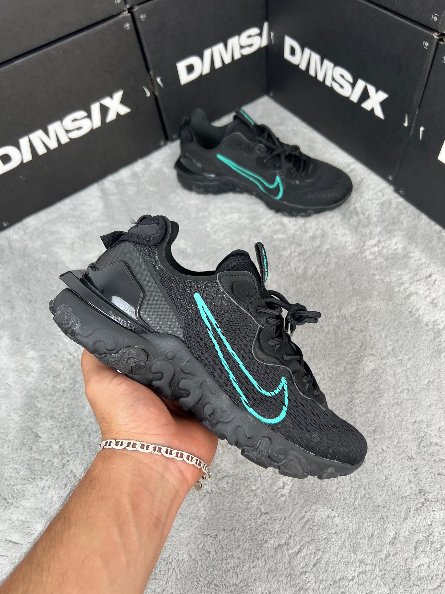 NIKE REACT