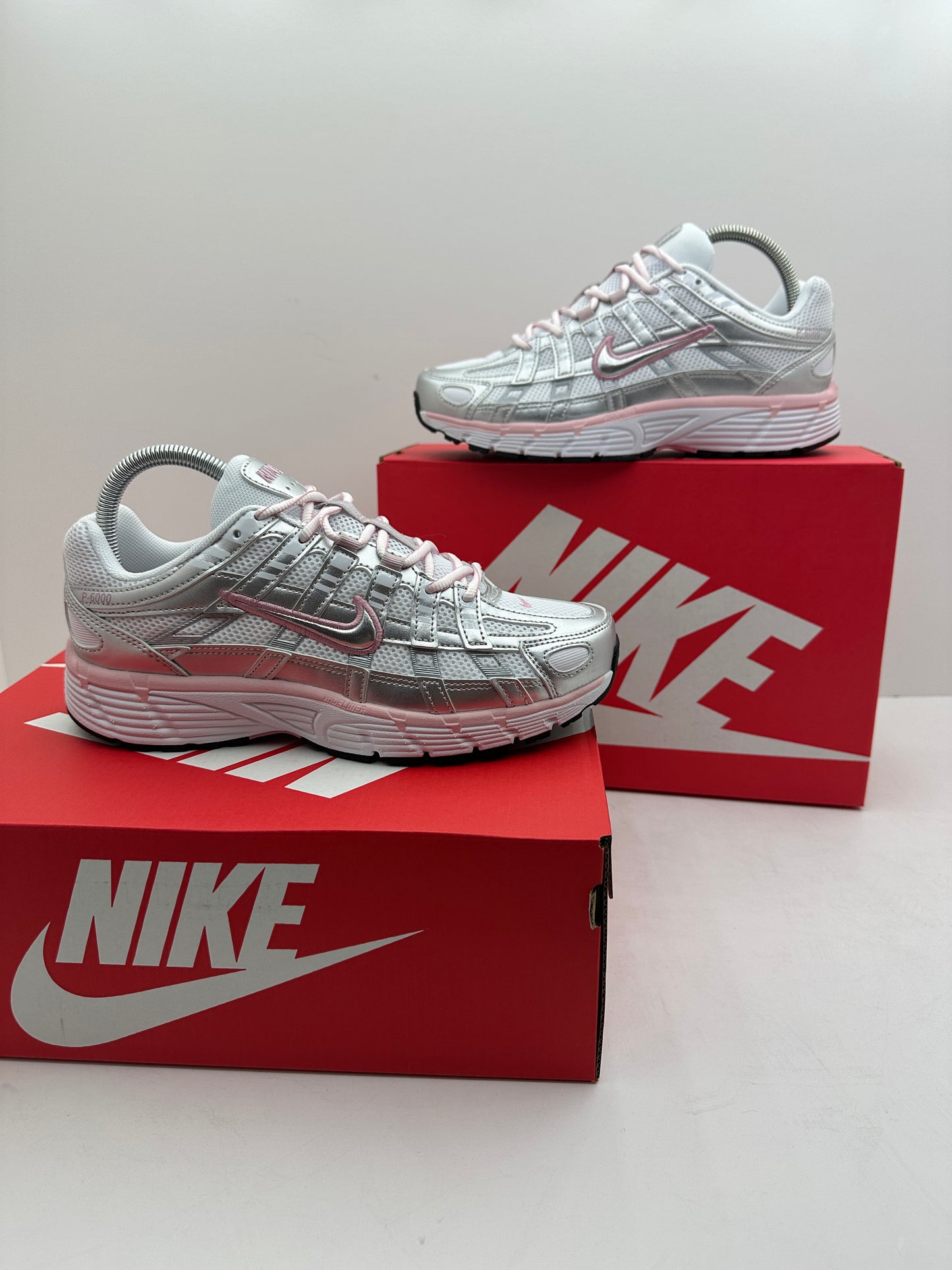 Zapatilla Nike P6000 White & Pink
