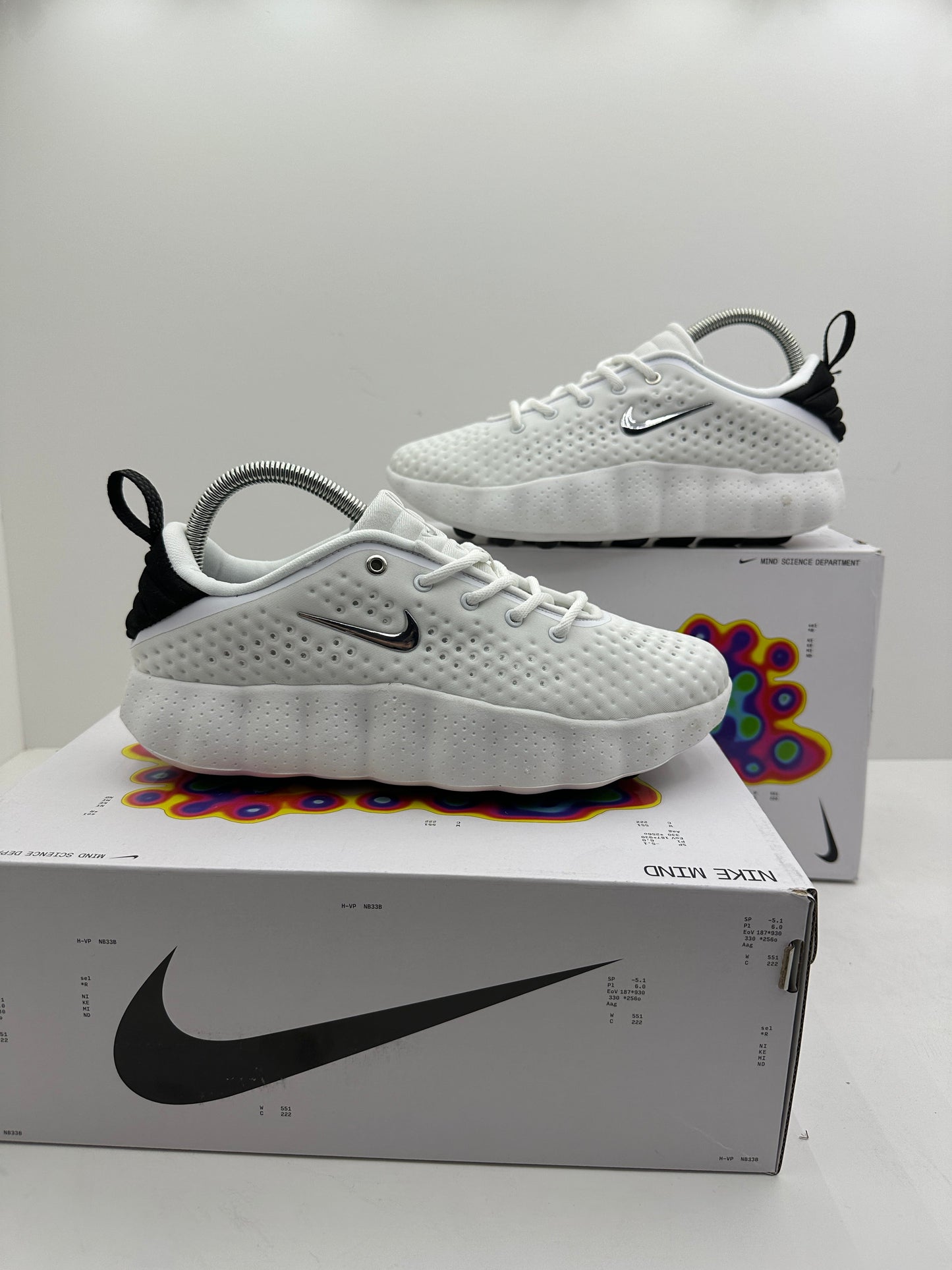 NIKE MIND WHITE & BLACK