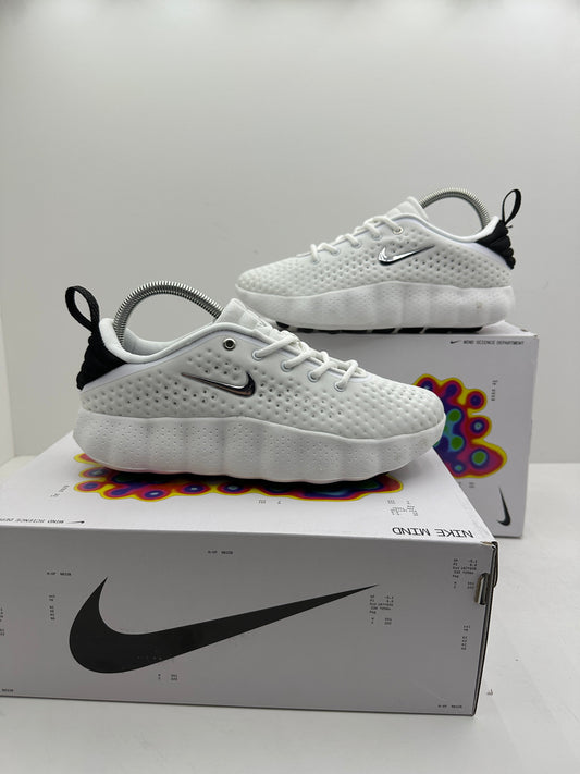 NIKE MIND WHITE & BLACK