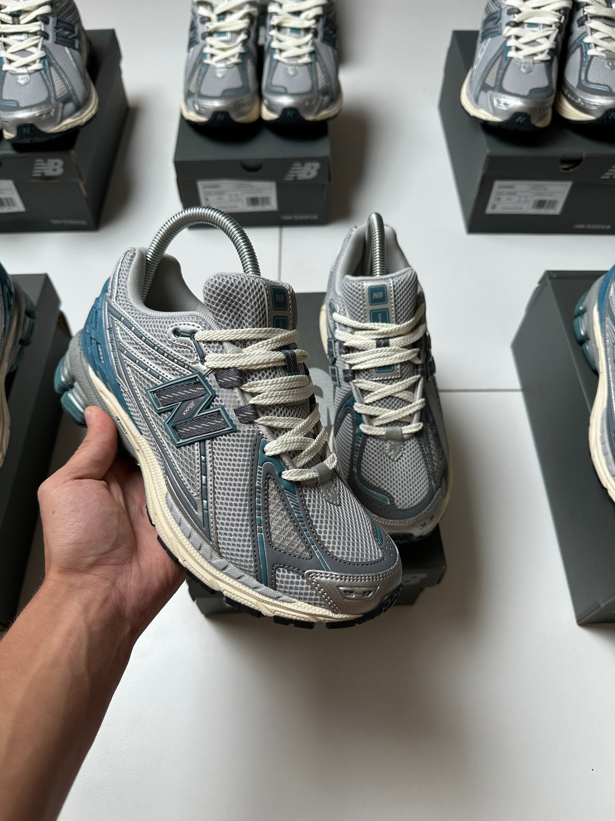NEW BALANCE 1906R