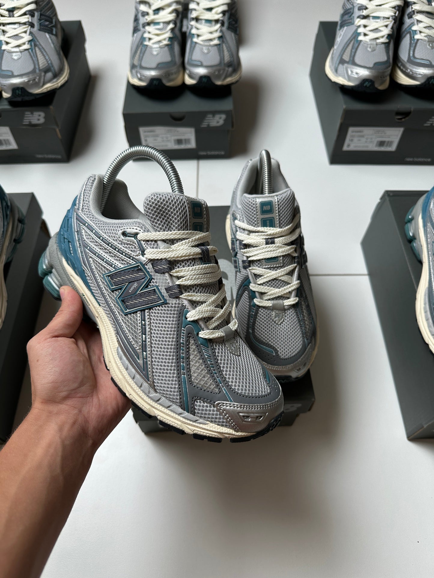 NEW BALANCE 1906R