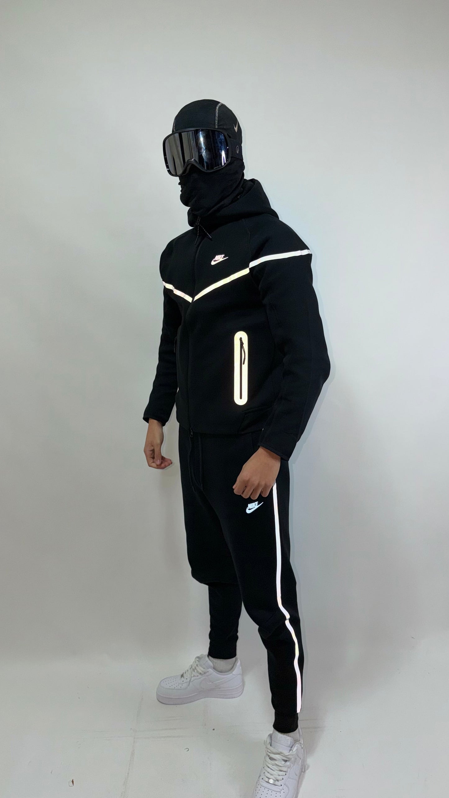 NIKE TECH
