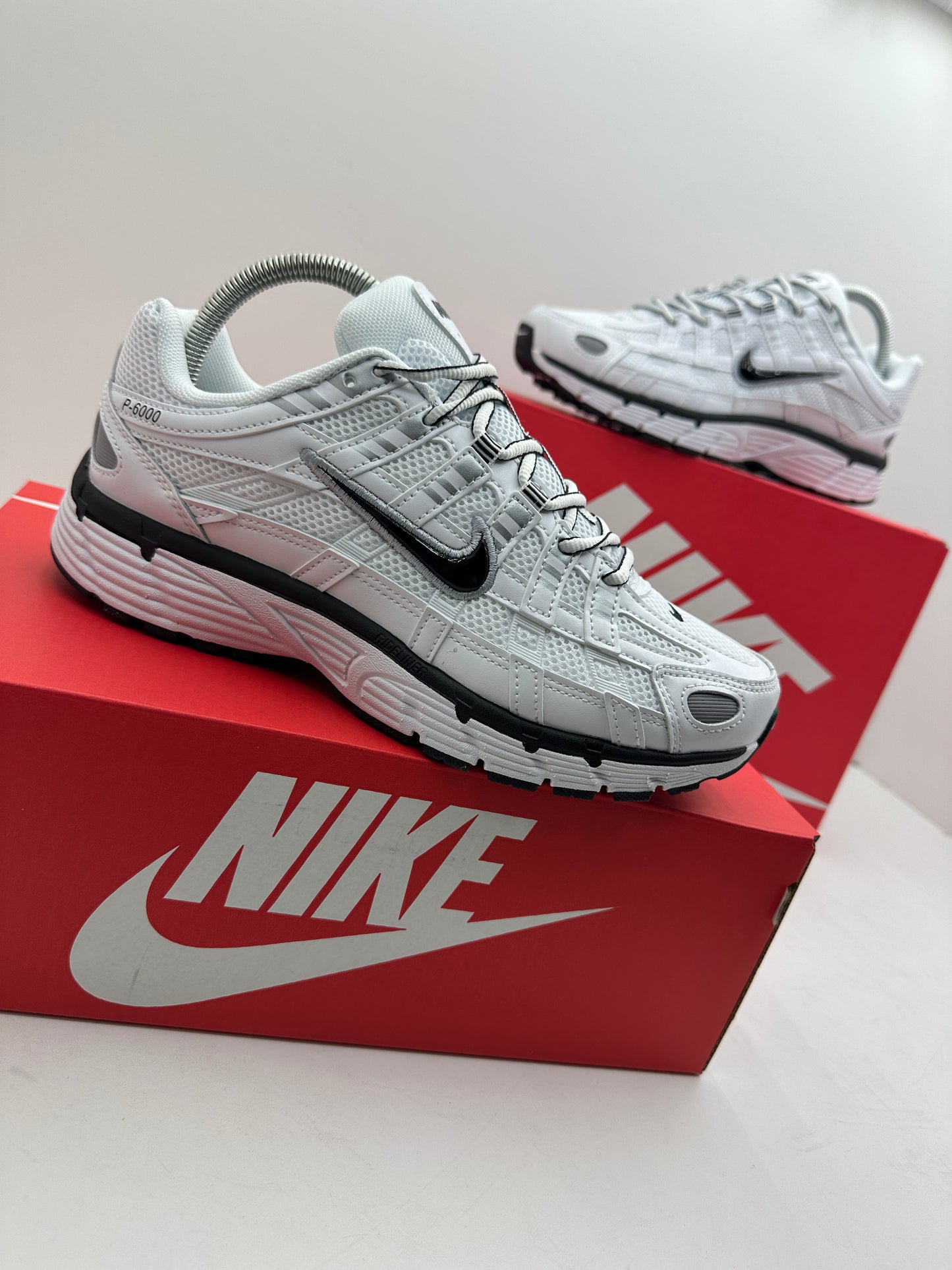 Zapatilla Nike P6000 White & Black