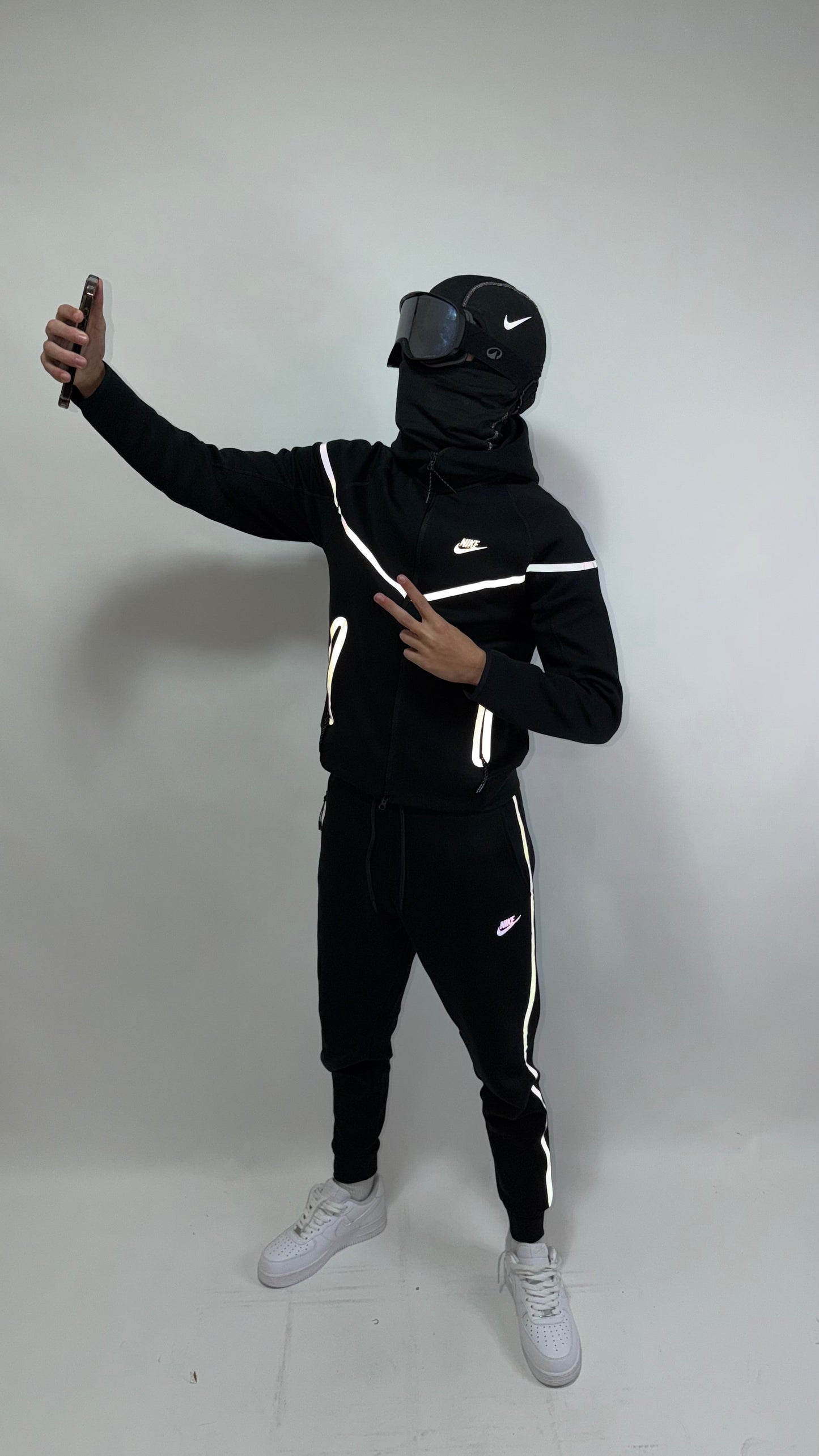 NIKE TECH