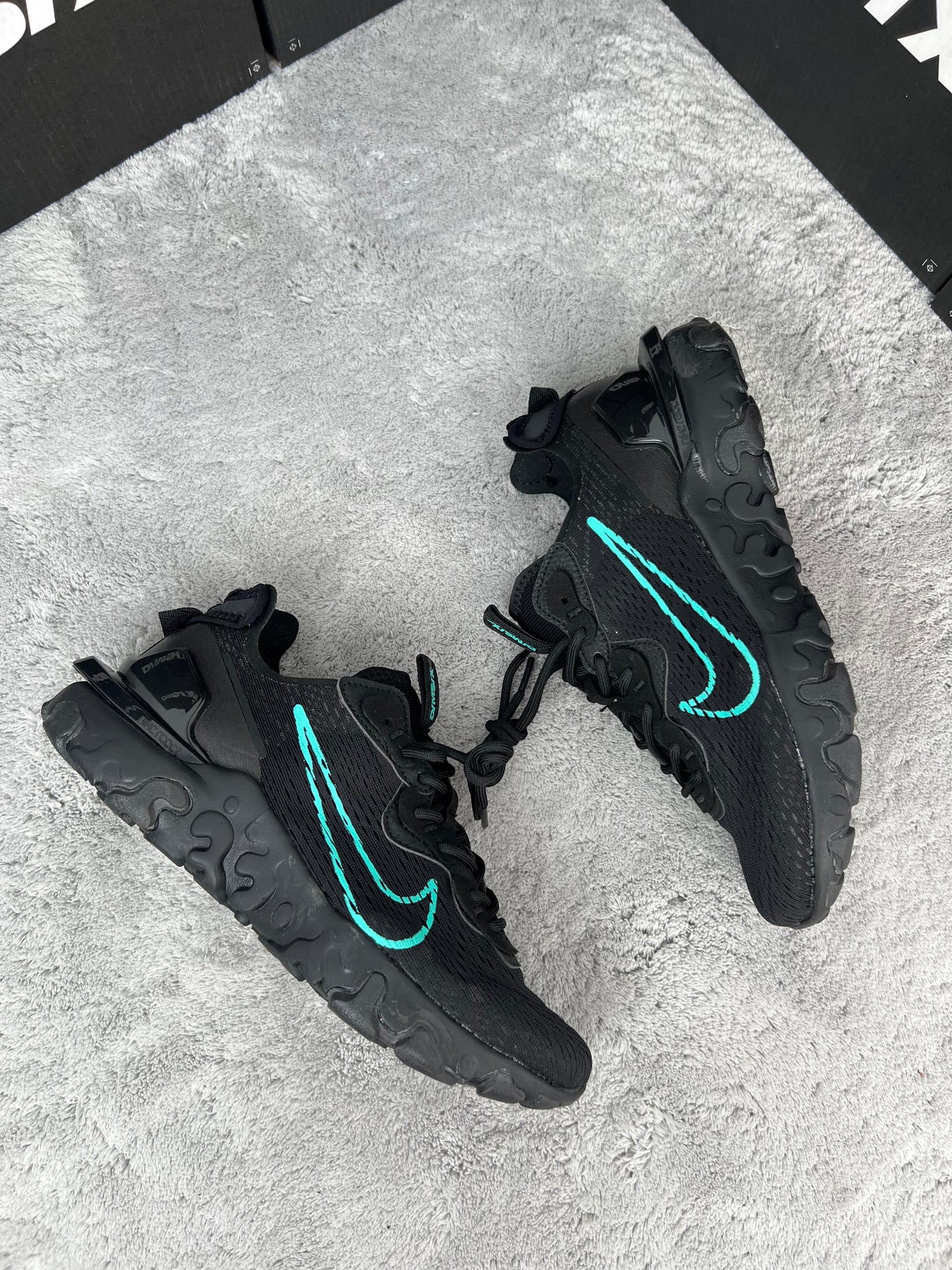 NIKE REACT