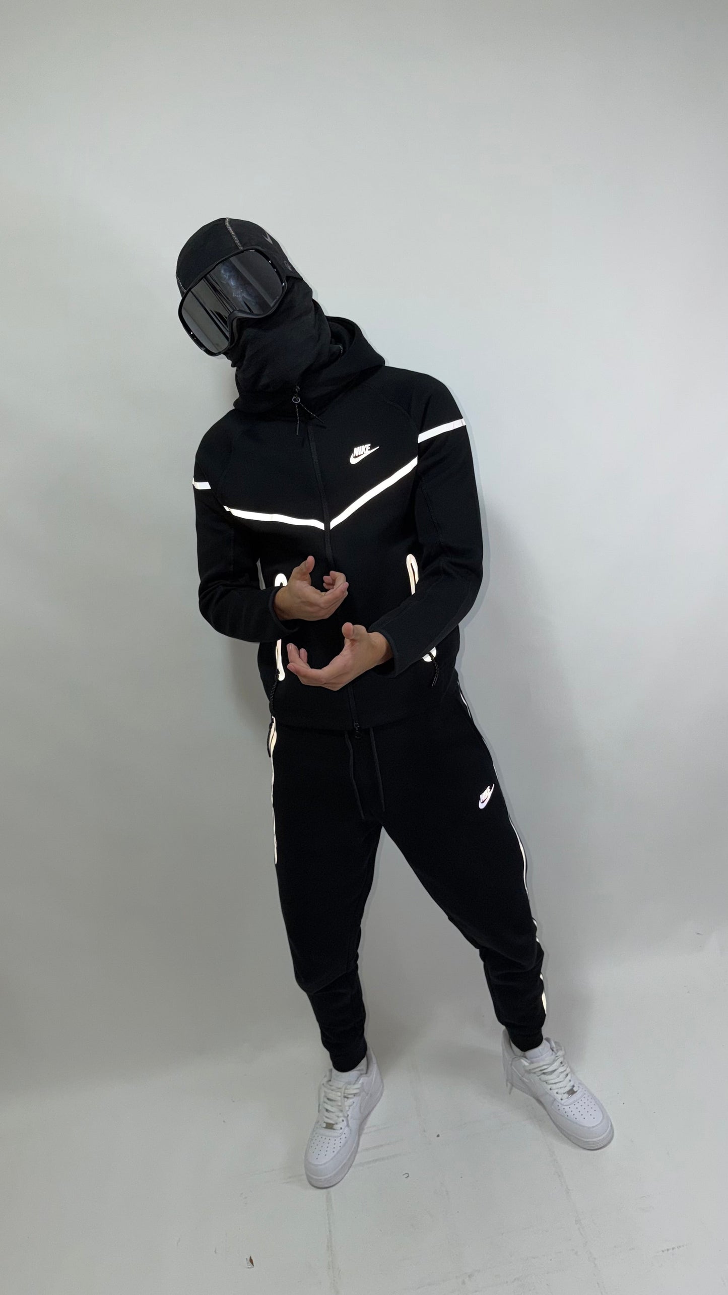 NIKE TECH