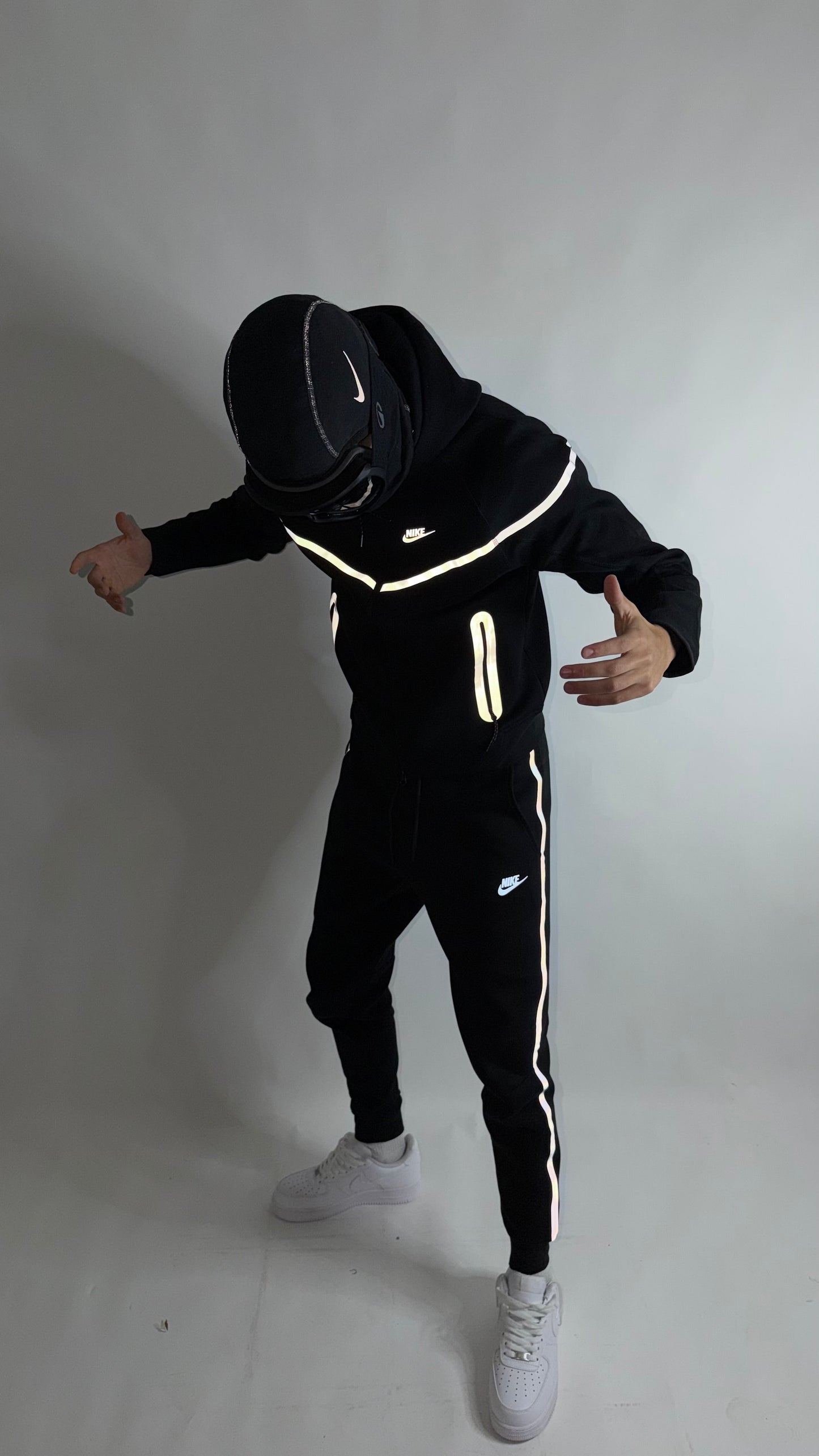 NIKE TECH
