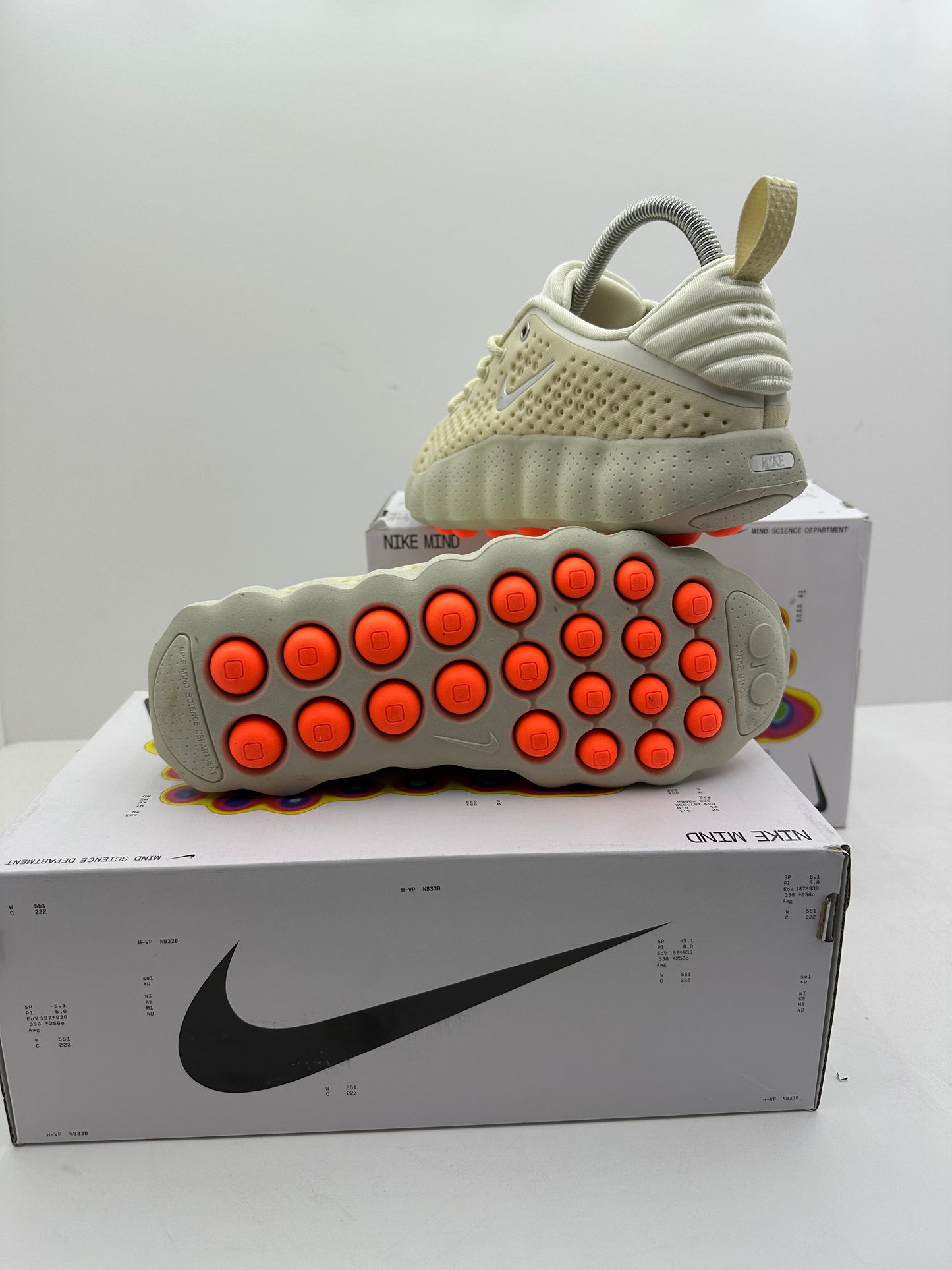 NIKE MIND BEIGE