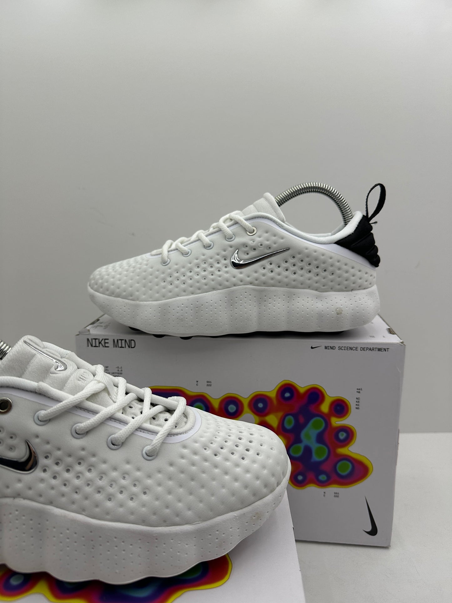 NIKE MIND WHITE & BLACK