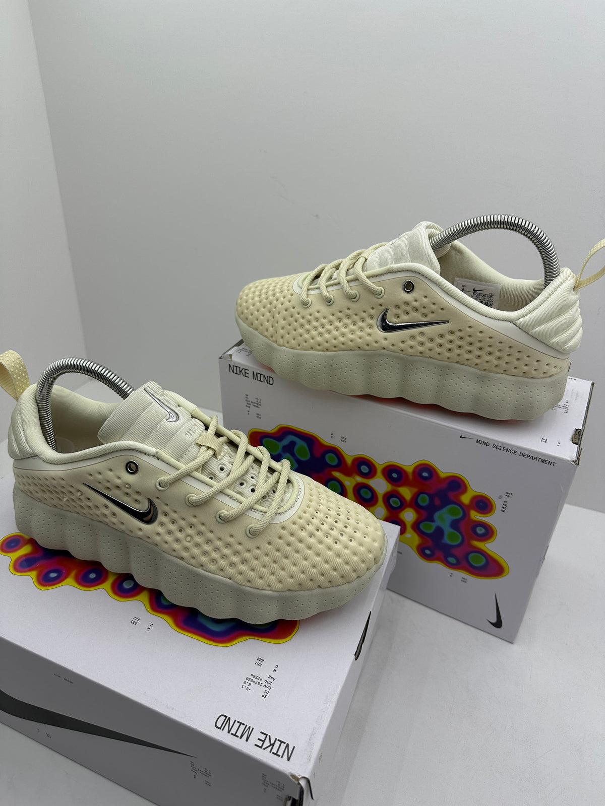 NIKE MIND BEIGE