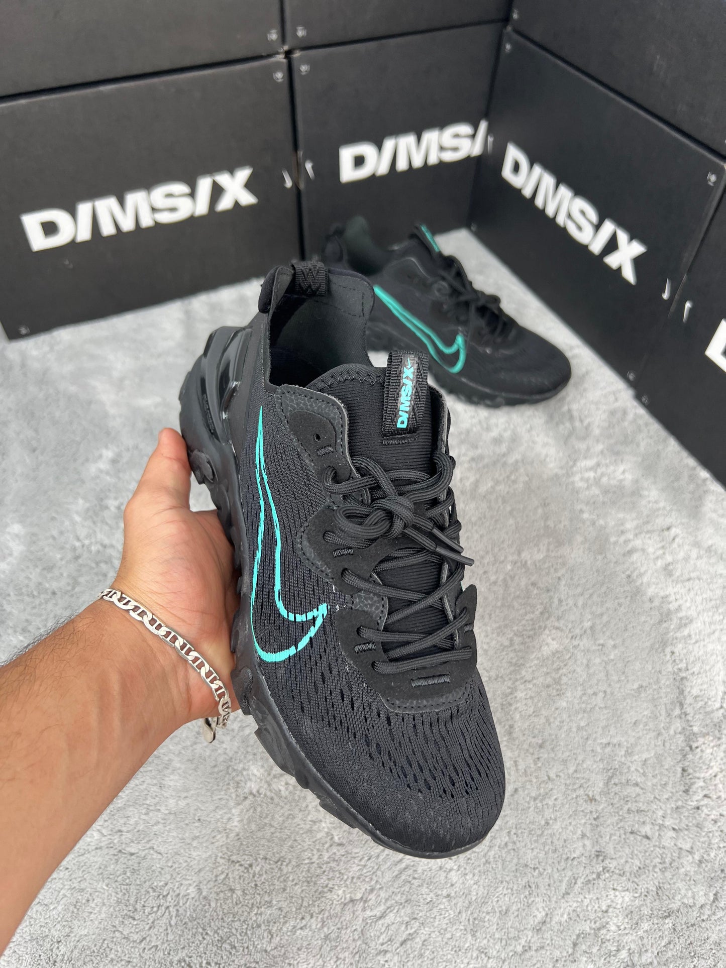 NIKE REACT