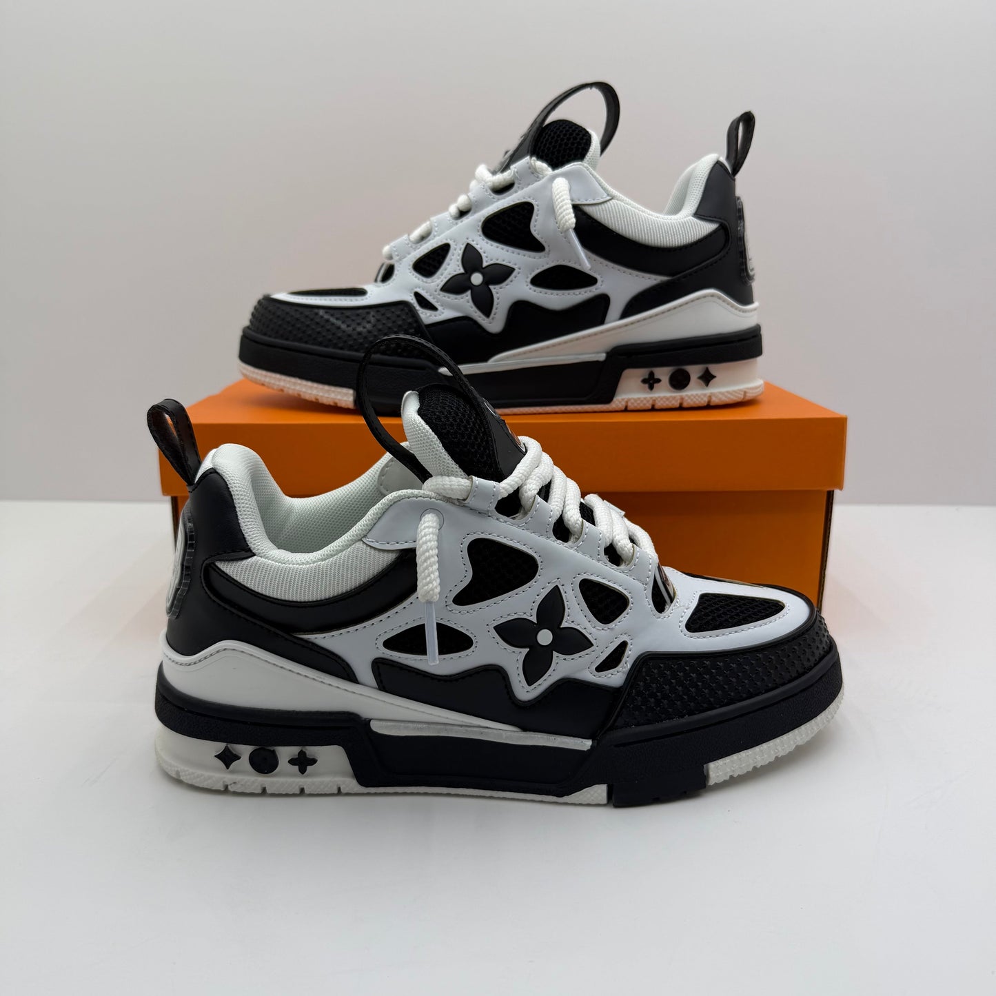 LV Skate Black & White