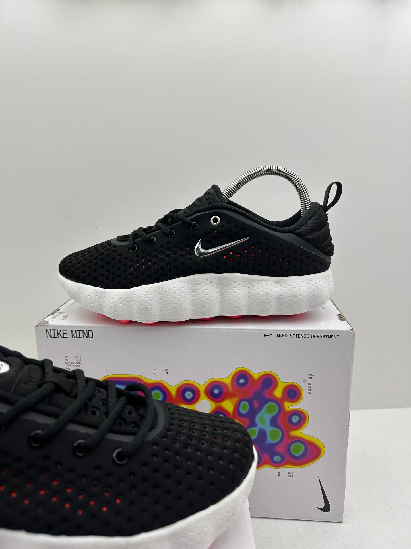 NIKE MIND BLACK & WHITE