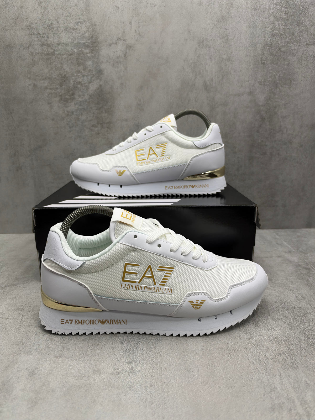 Zapatilla EA7 WHITE/GOLD 🆕 UNIDADES LIMITADAS 🔥 ALTA CALIDAD G5 ✅ NUEVO MODELO 2026 🤯 CORRE QUE VUELAN ⚡️