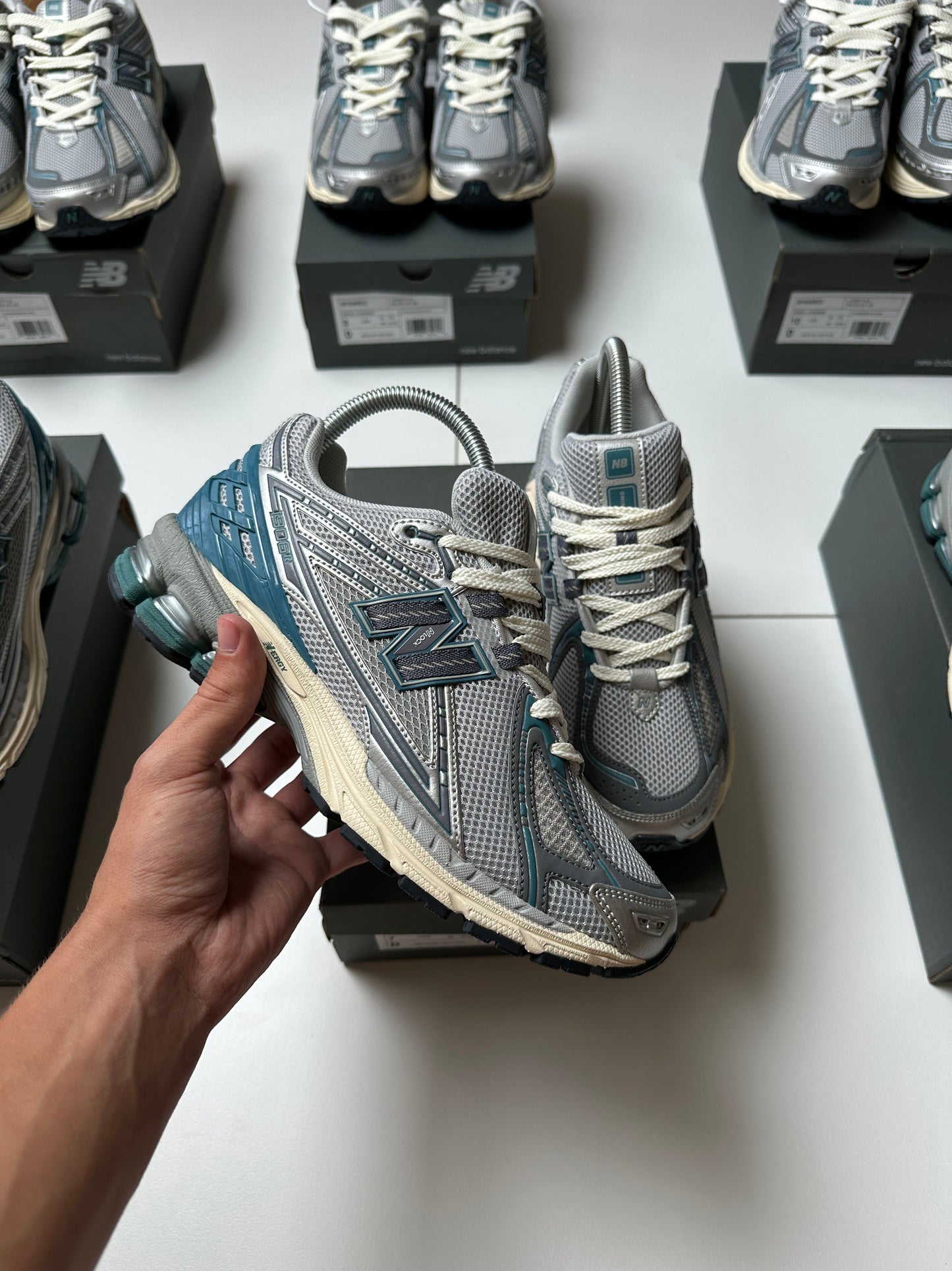 NEW BALANCE 1906R