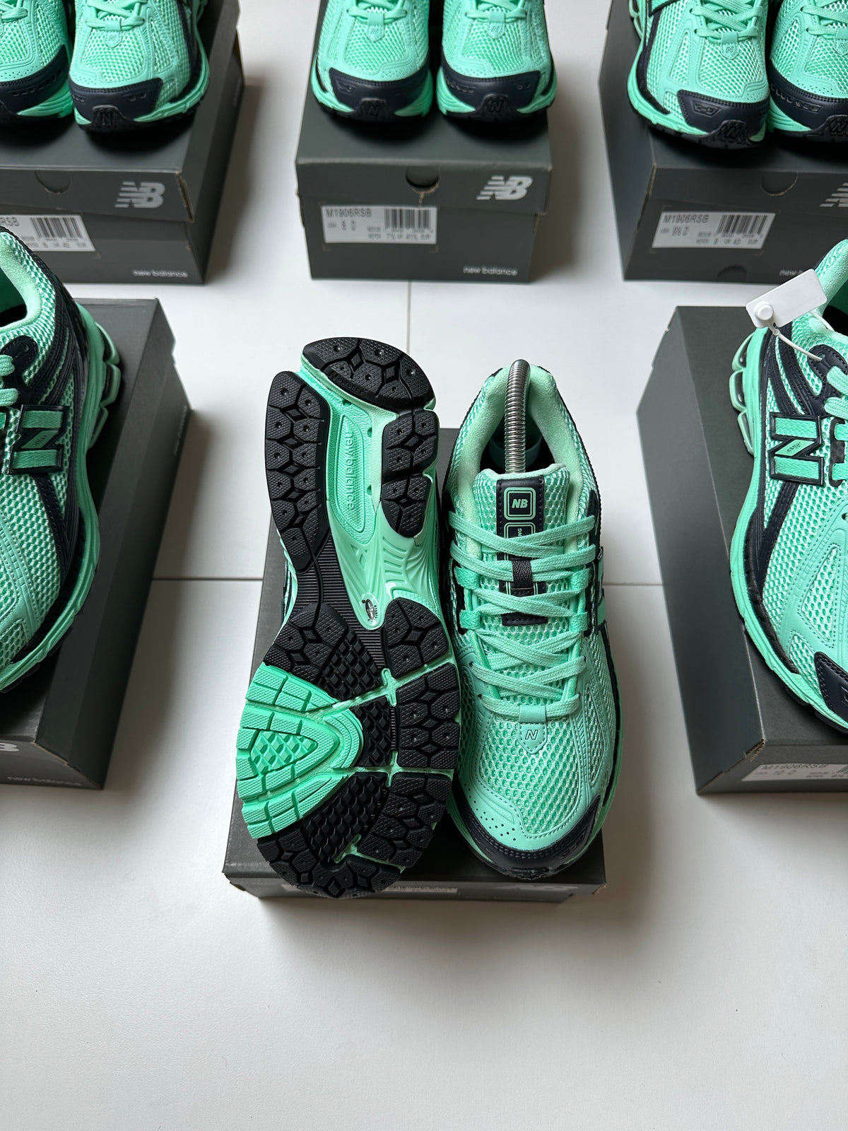 NEW BALANCE 1906R