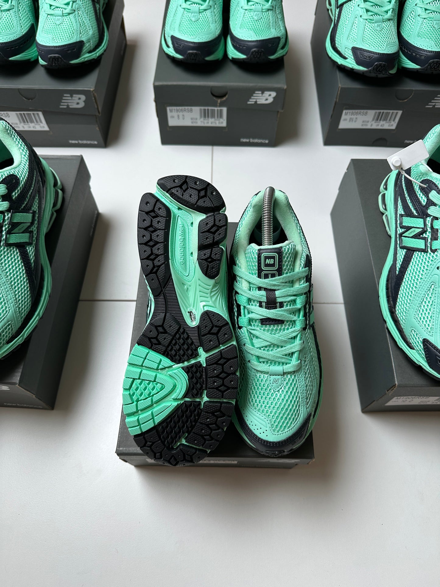 NEW BALANCE 1906R