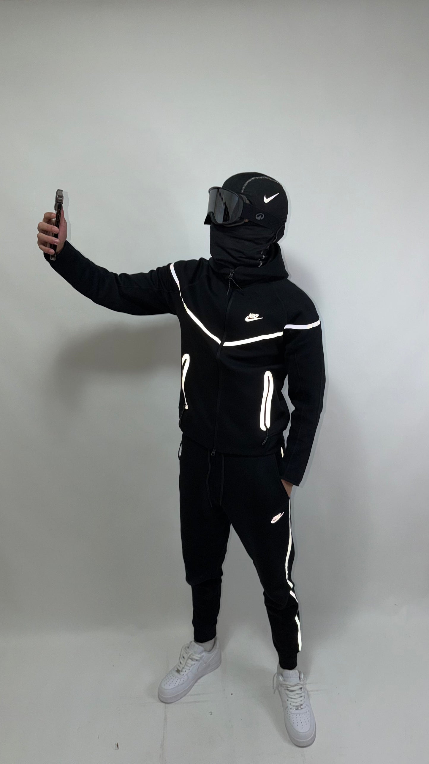 NIKE TECH