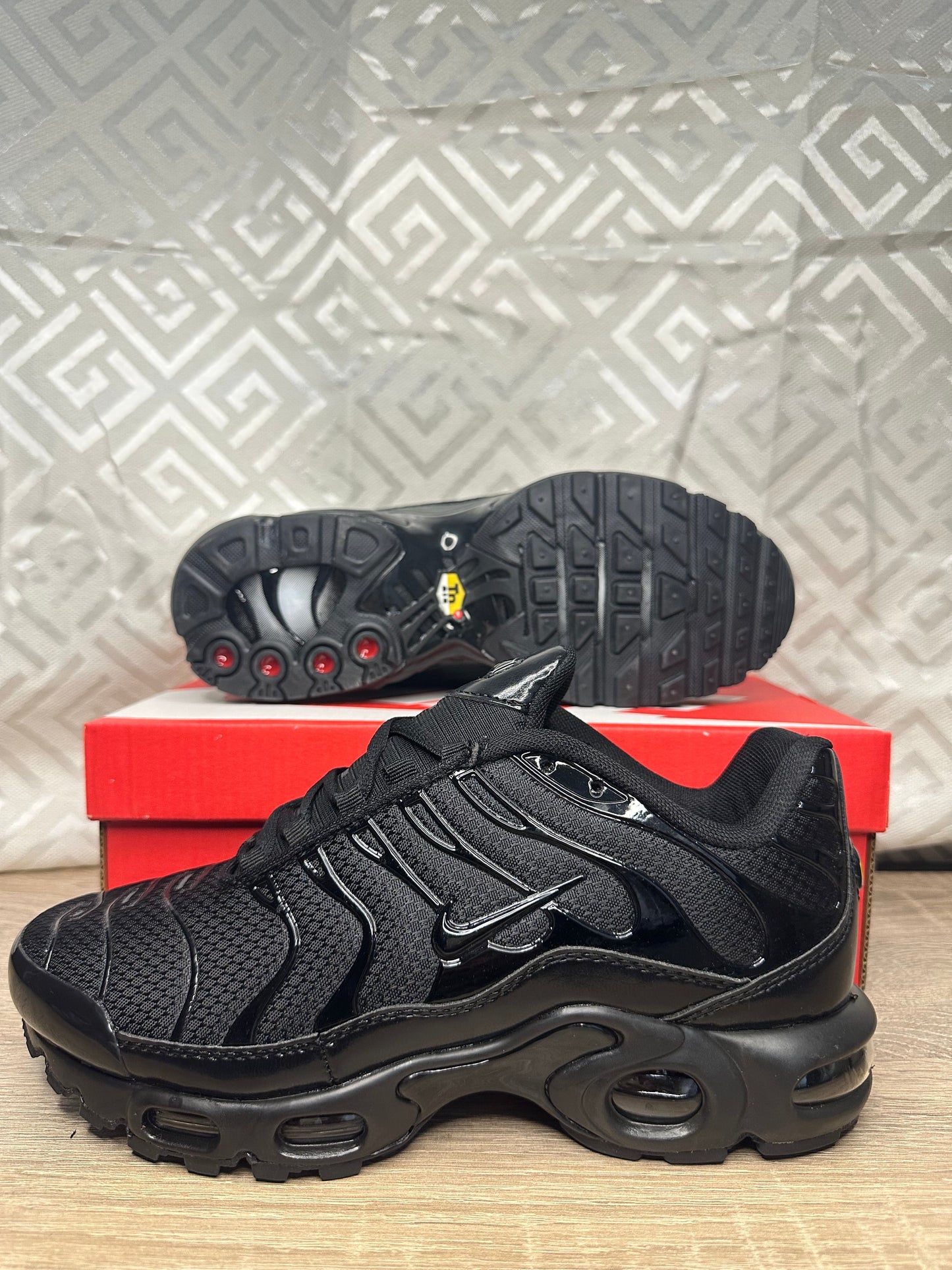 NIKE TN ALL BLACK