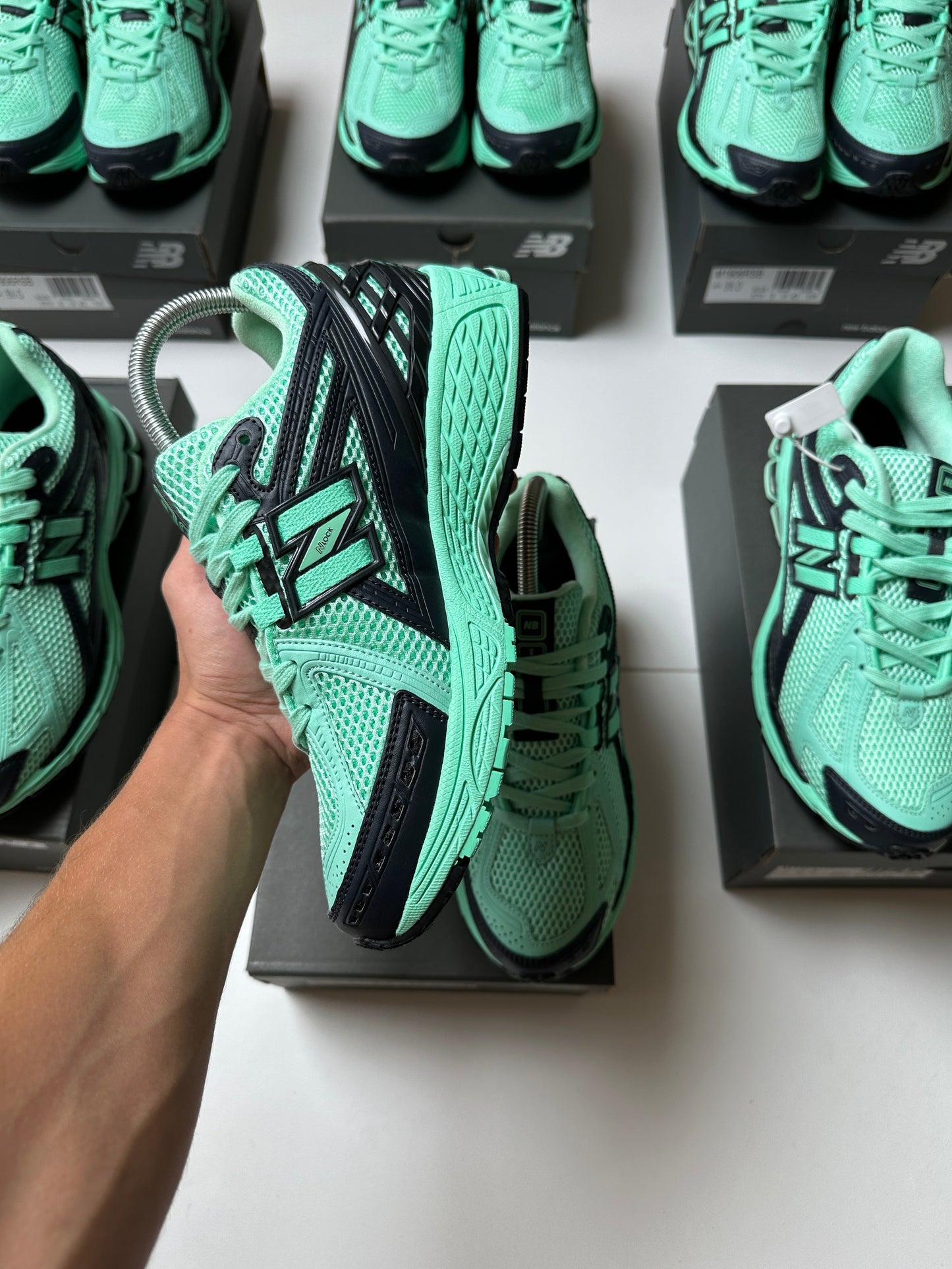 NEW BALANCE 1906R
