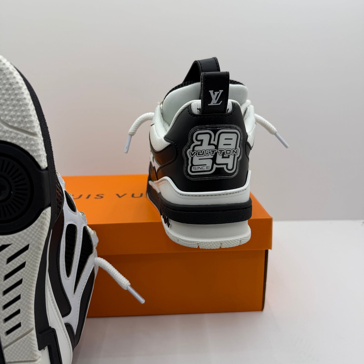 LV Skate Black & White