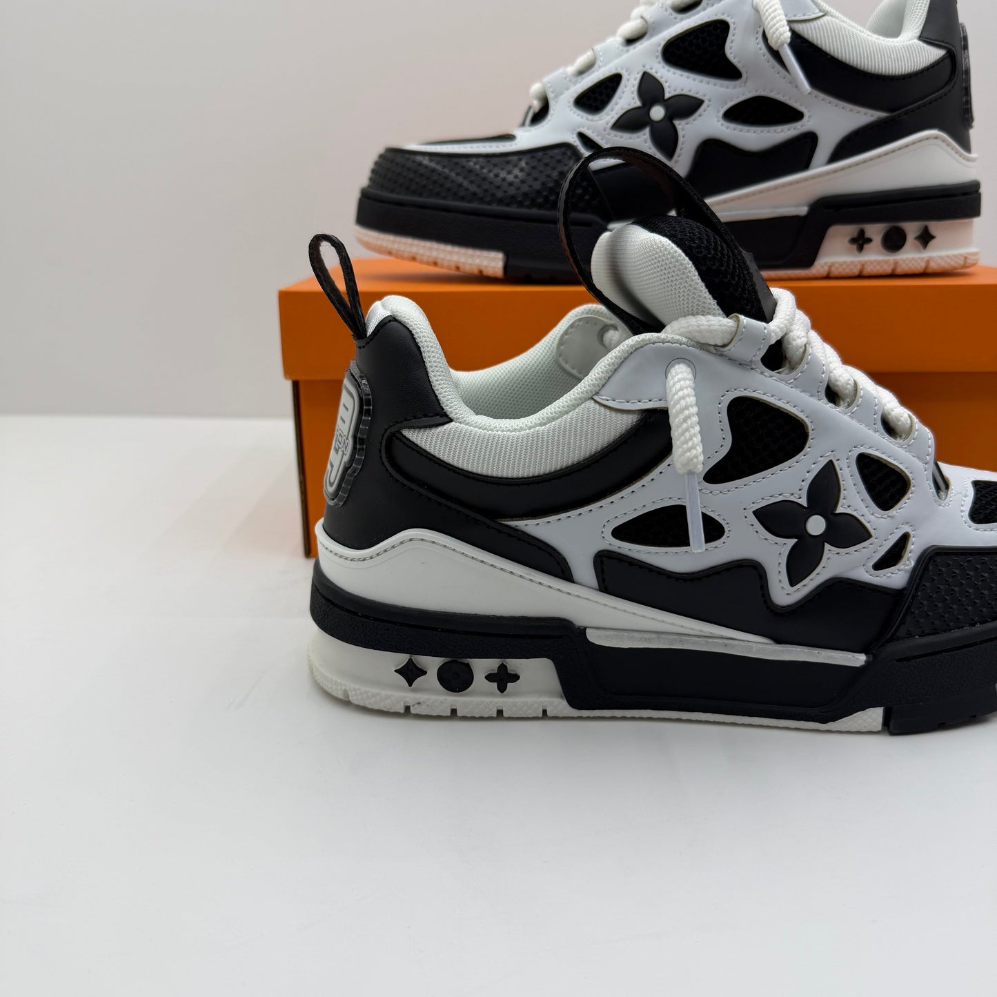 LV Skate Black & White