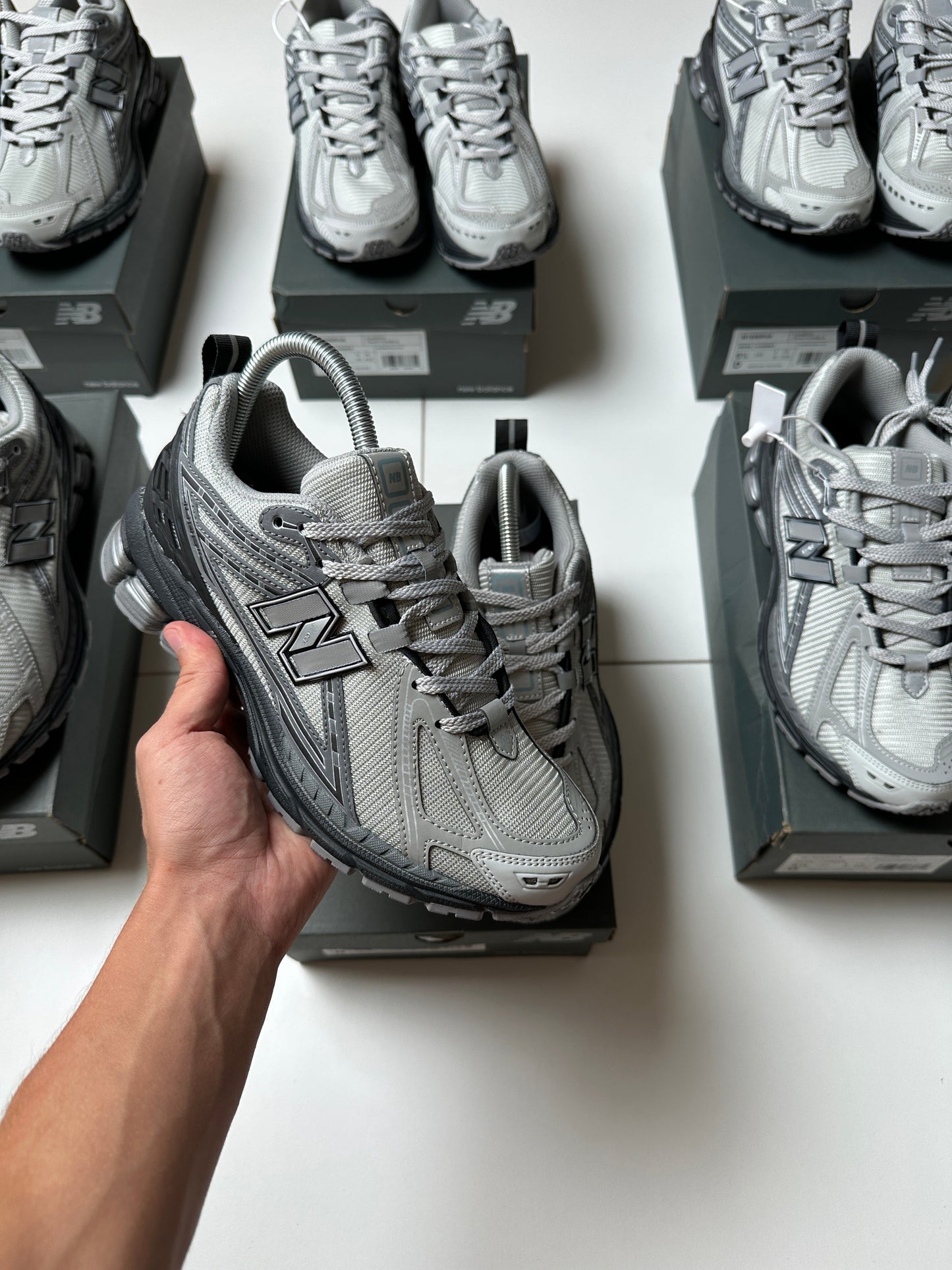 NEW BALANCE 1906R