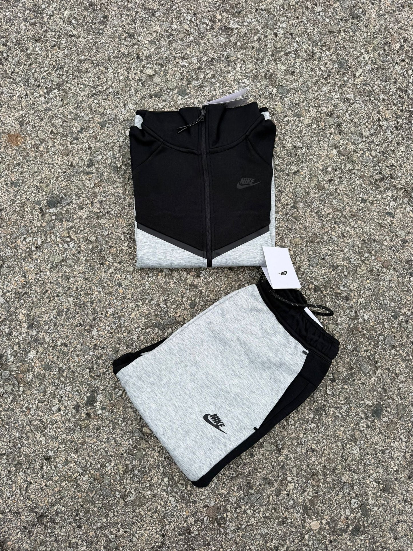 NIKE TECH