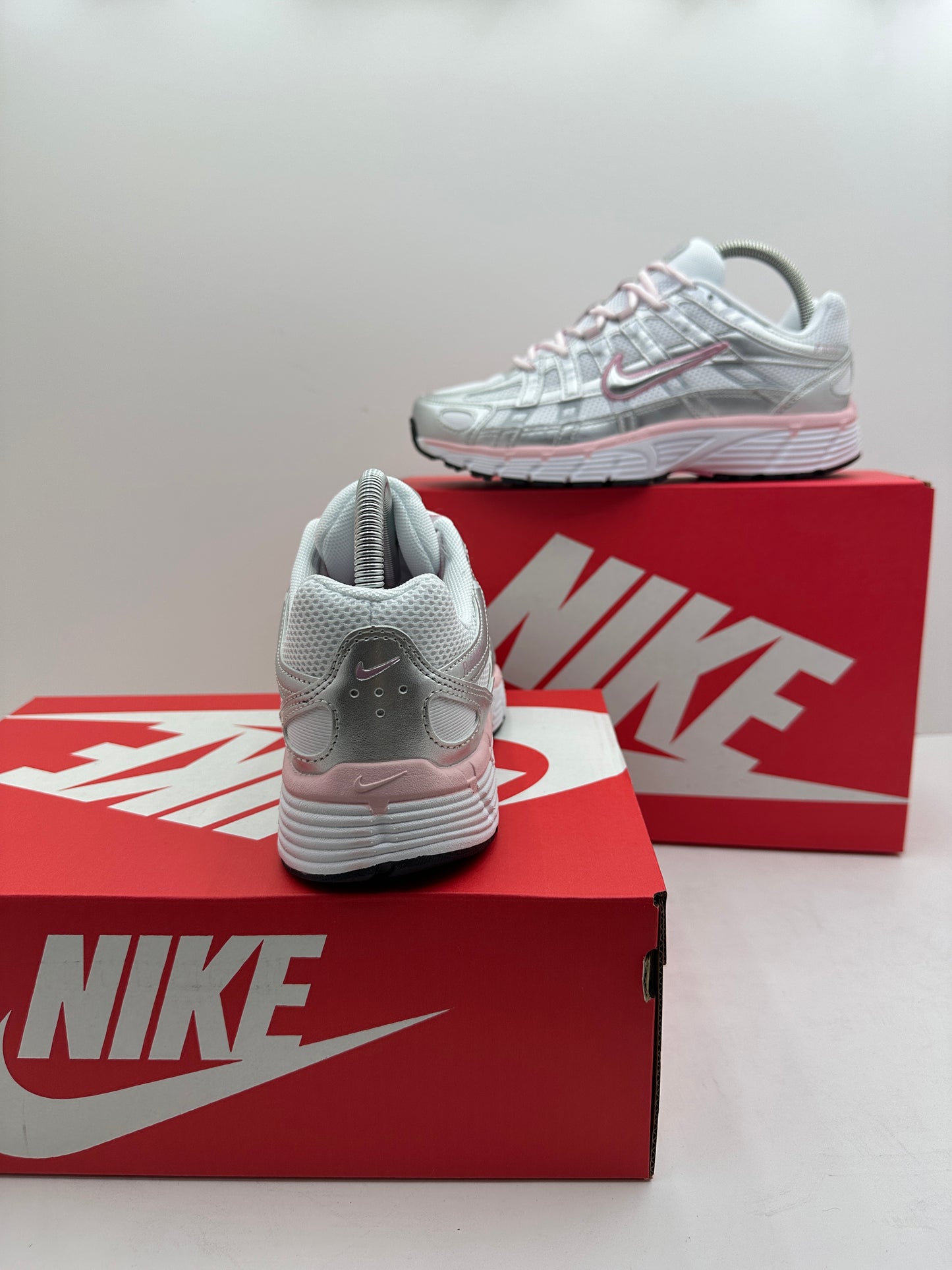 Zapatilla Nike P6000 White & Pink