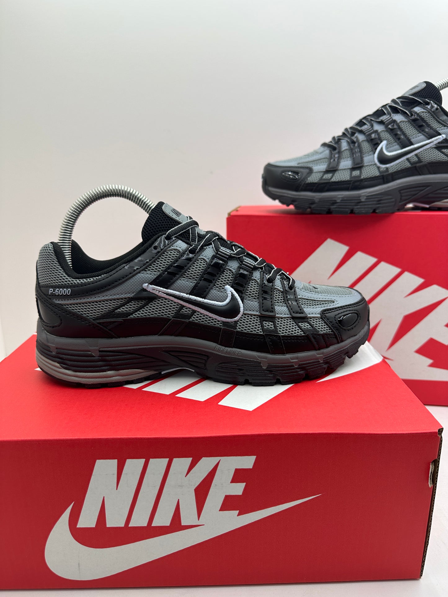 Zapatilla Nike P6000 Black & Grey