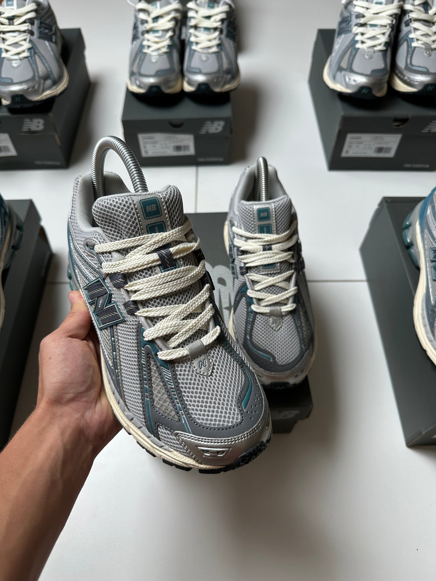 NEW BALANCE 1906R