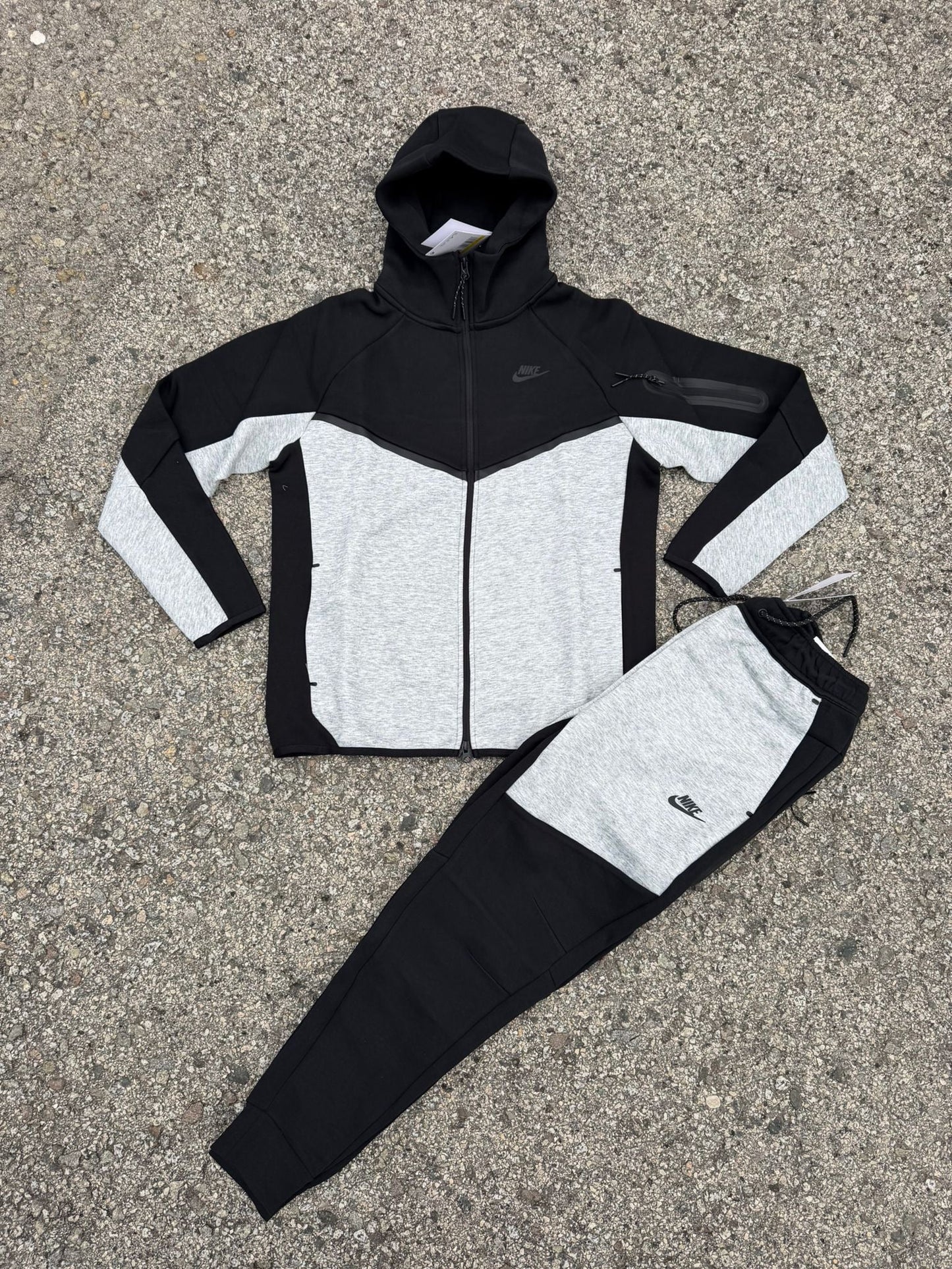 NIKE TECH