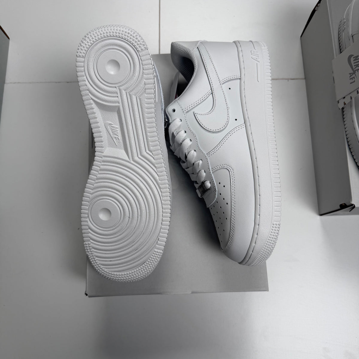 NIKE AIR FORCE 1