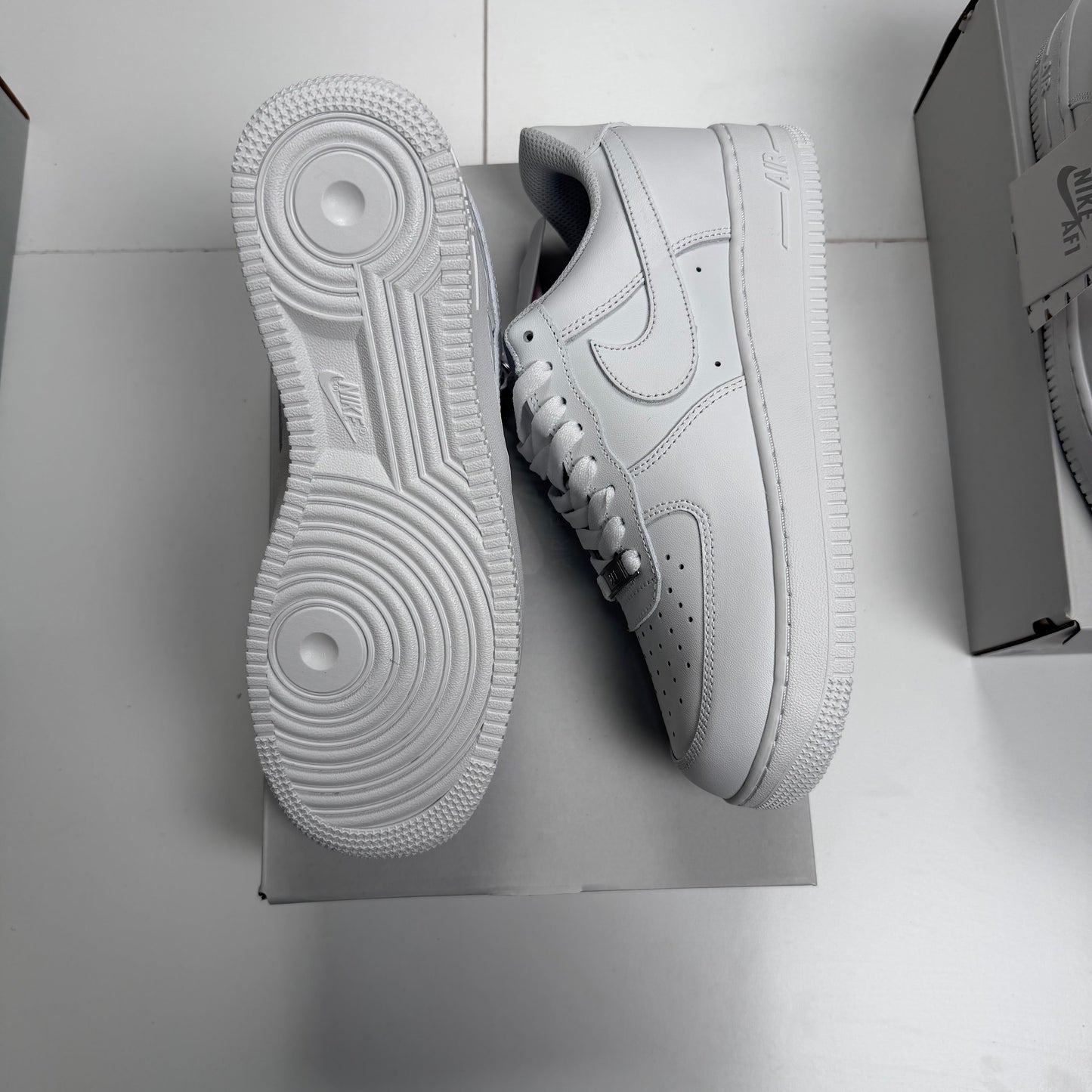 NIKE AIR FORCE 1