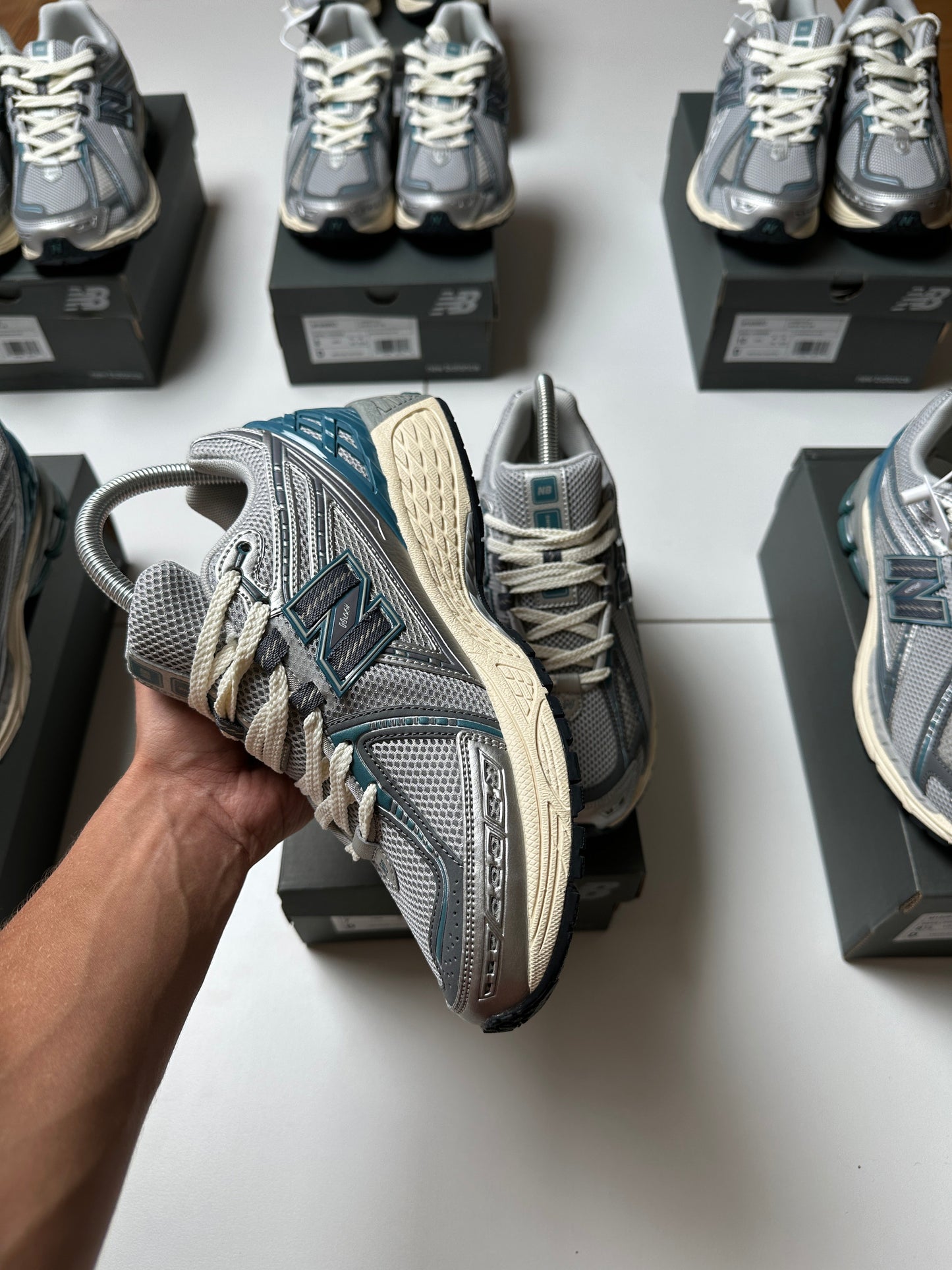 NEW BALANCE 1906R