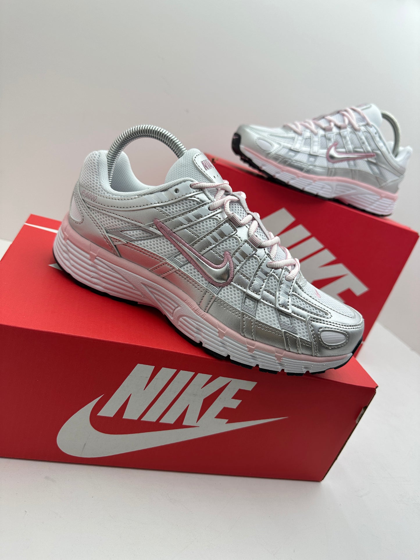 Zapatilla Nike P6000 White & Pink