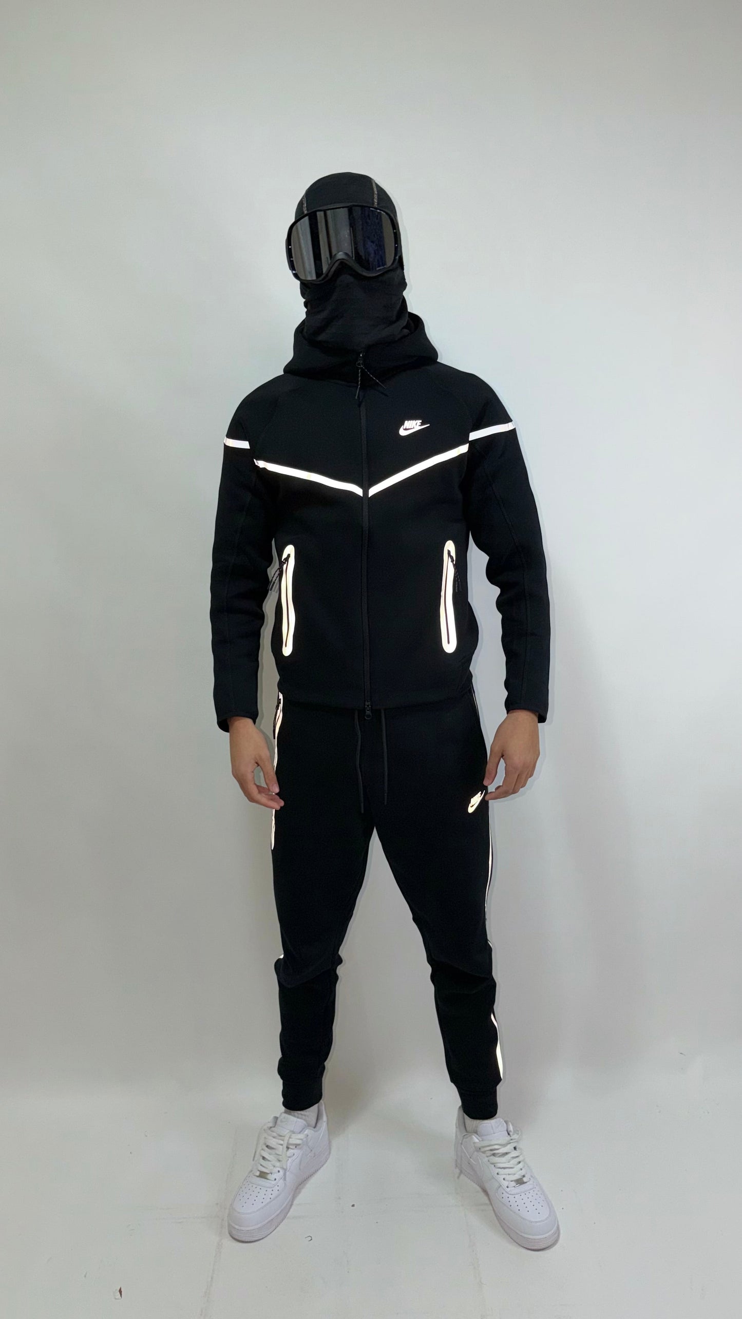 NIKE TECH