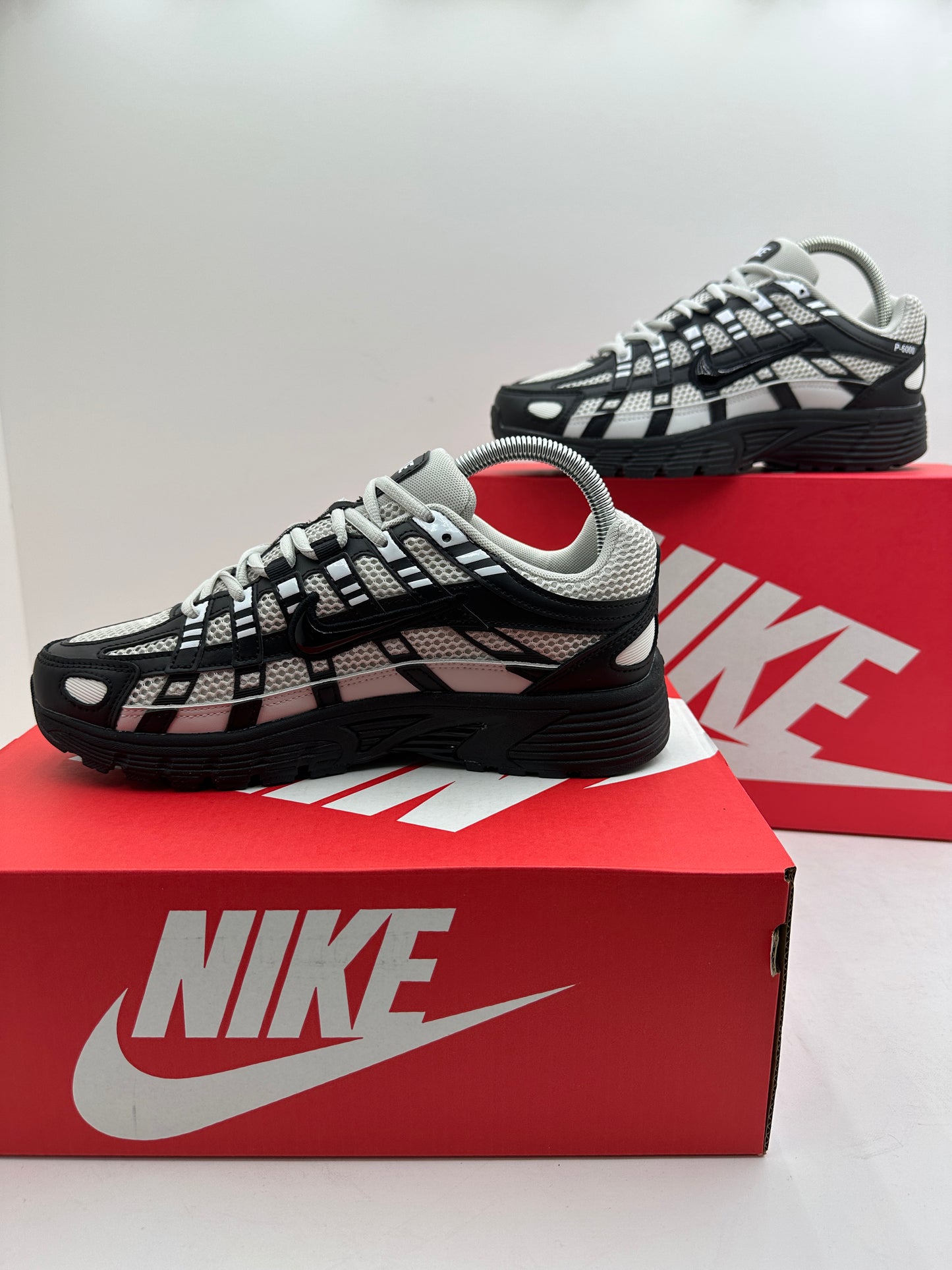 Zapatilla Nike P6000 Grey & Black