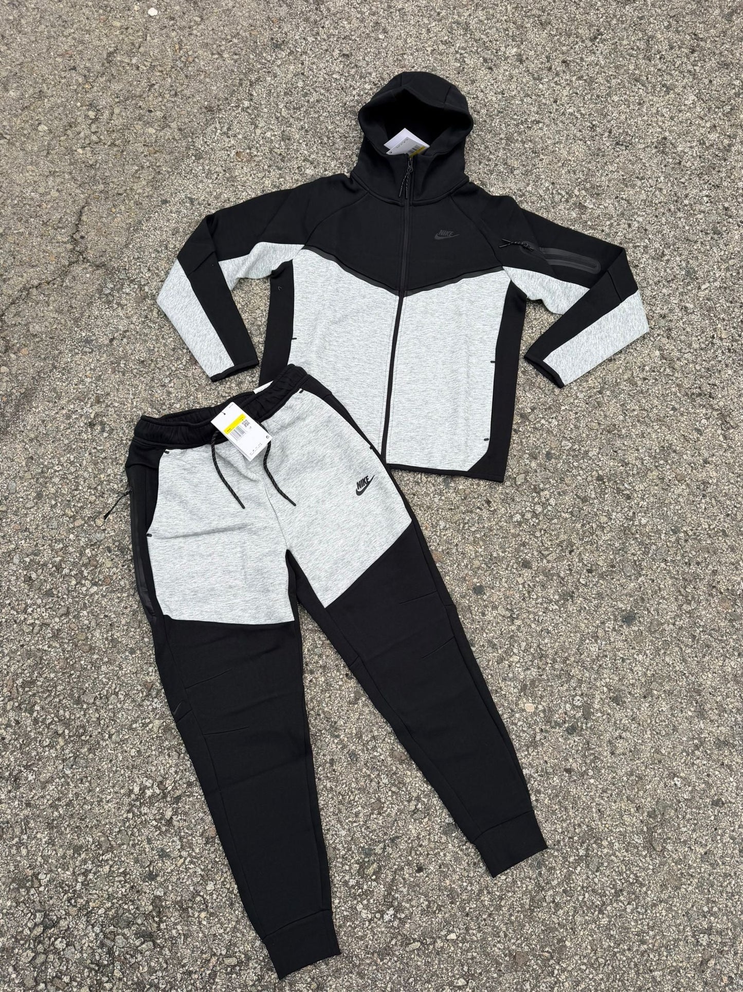 NIKE TECH