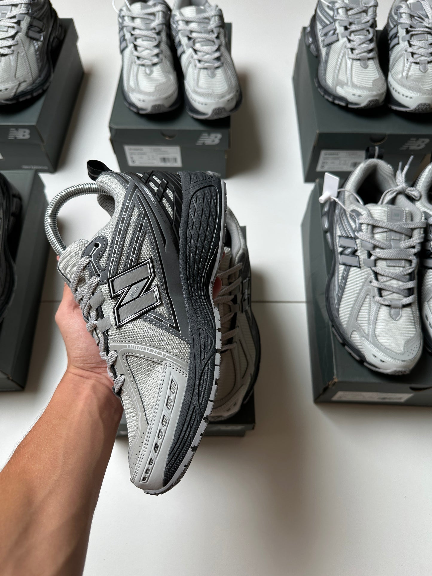 NEW BALANCE 1906R