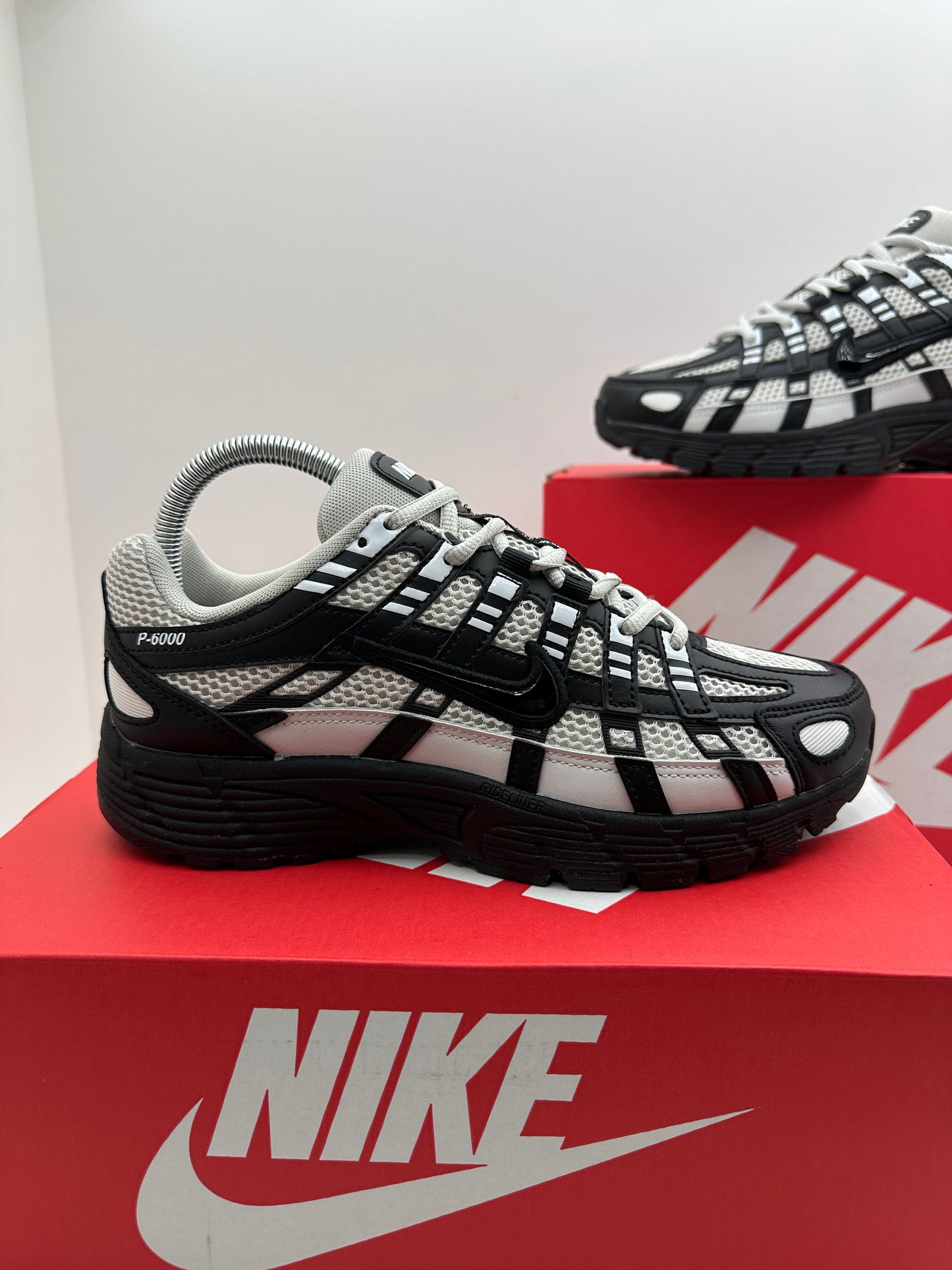 Zapatilla Nike P6000 Grey & Black