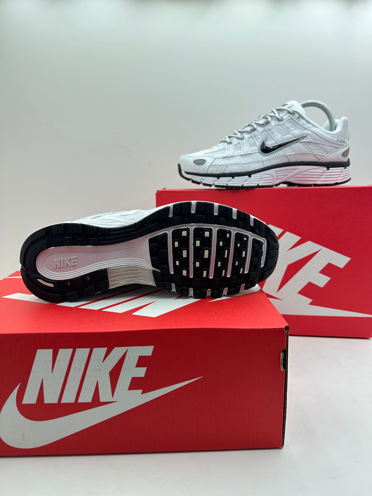Zapatilla Nike P6000 White & Black