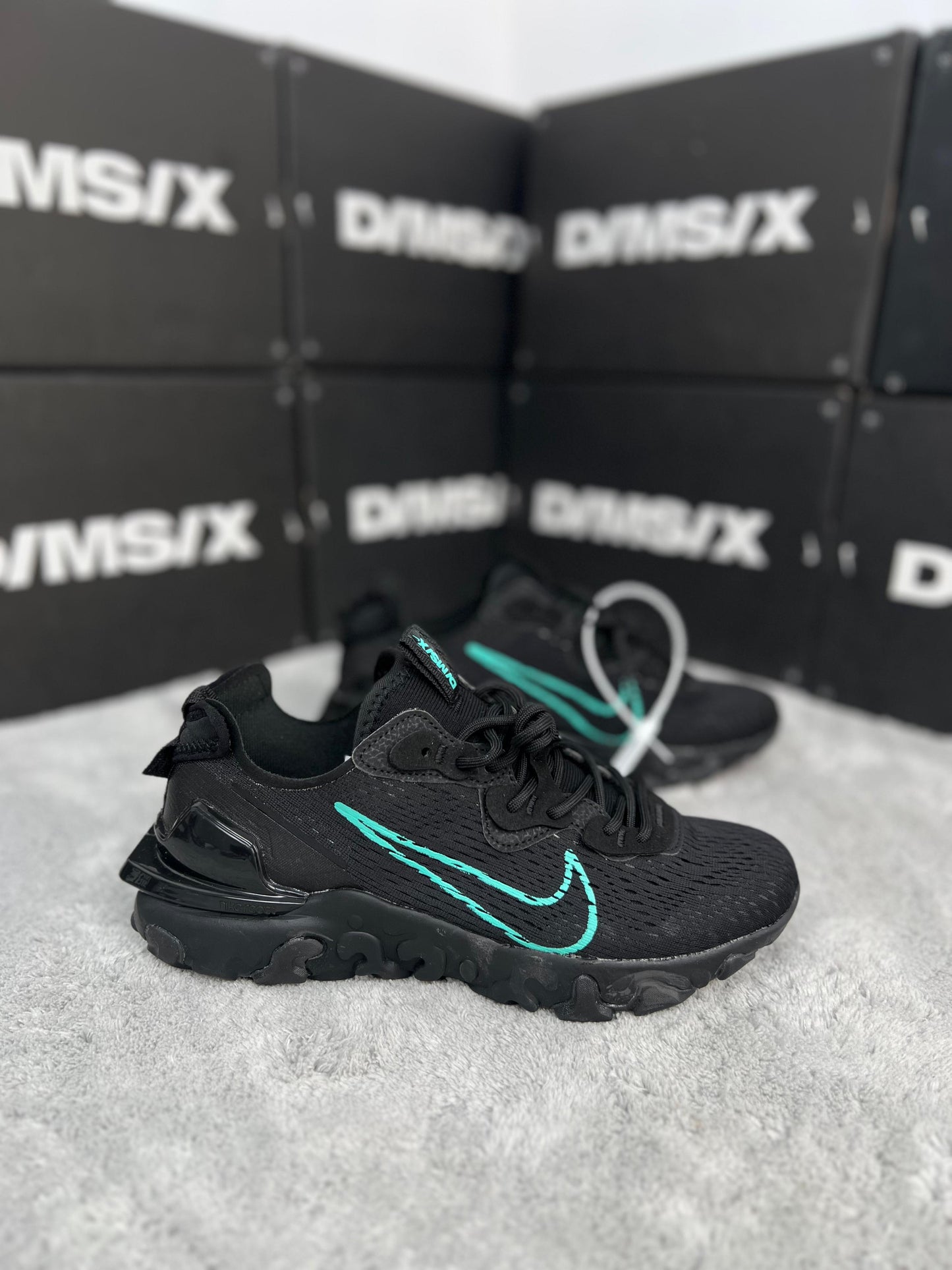 NIKE REACT