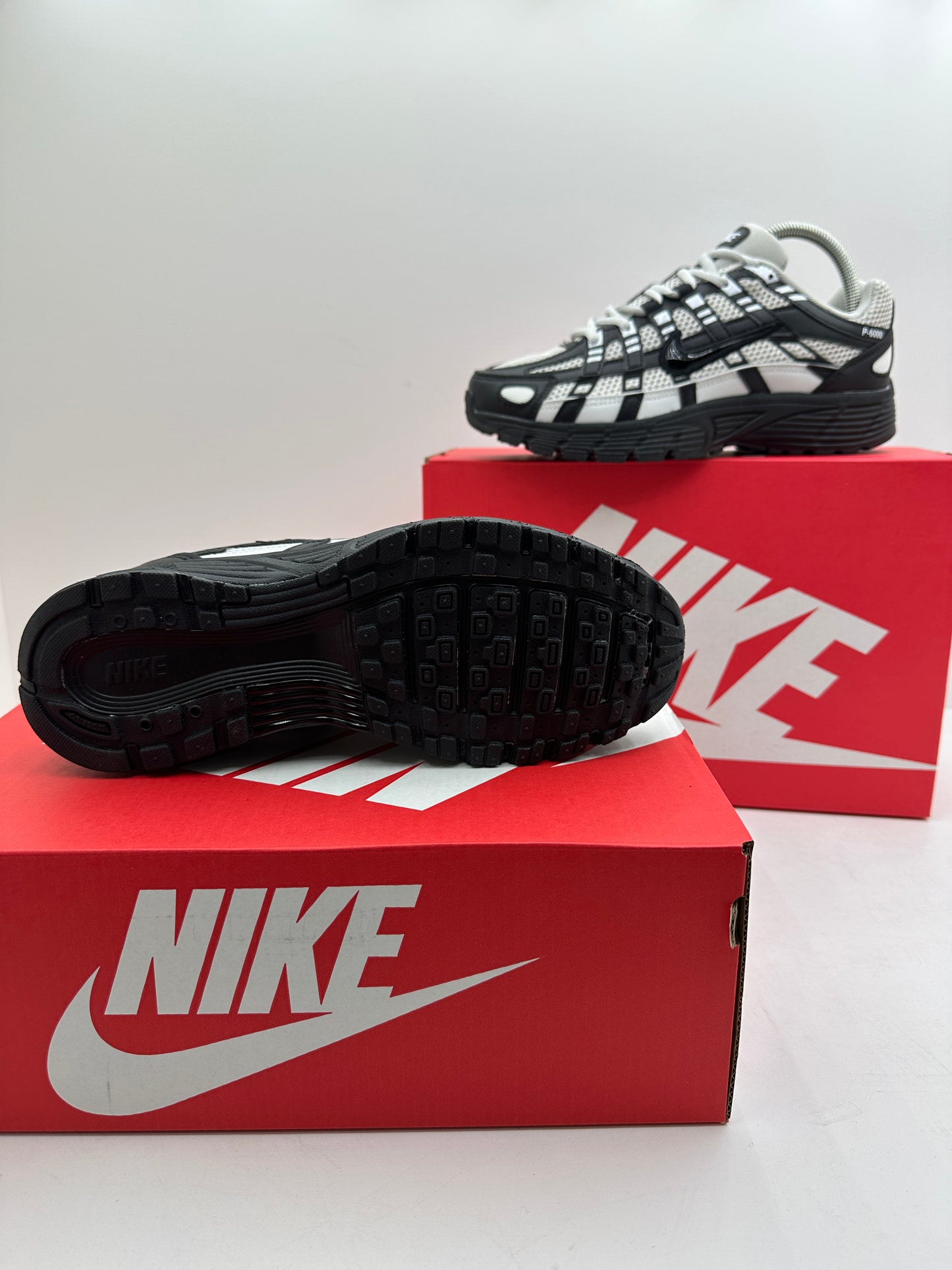 Zapatilla Nike P6000 Grey & Black