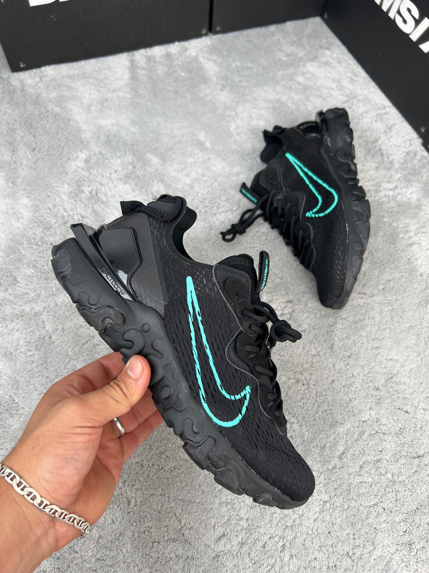 NIKE REACT