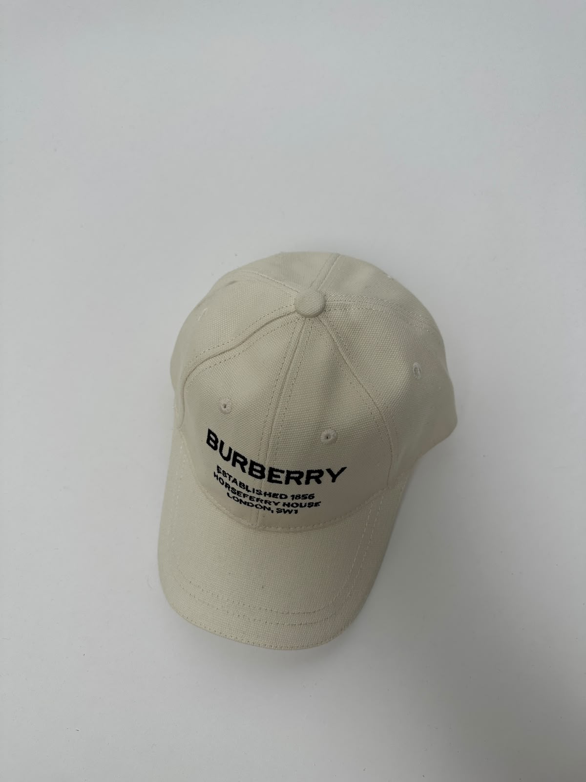 🔥 GORRA BURBERRY HORSEFERRY BEIGE ✅ CALIDAD PREMIUM ‼️ UNIDADES LIMITADAS